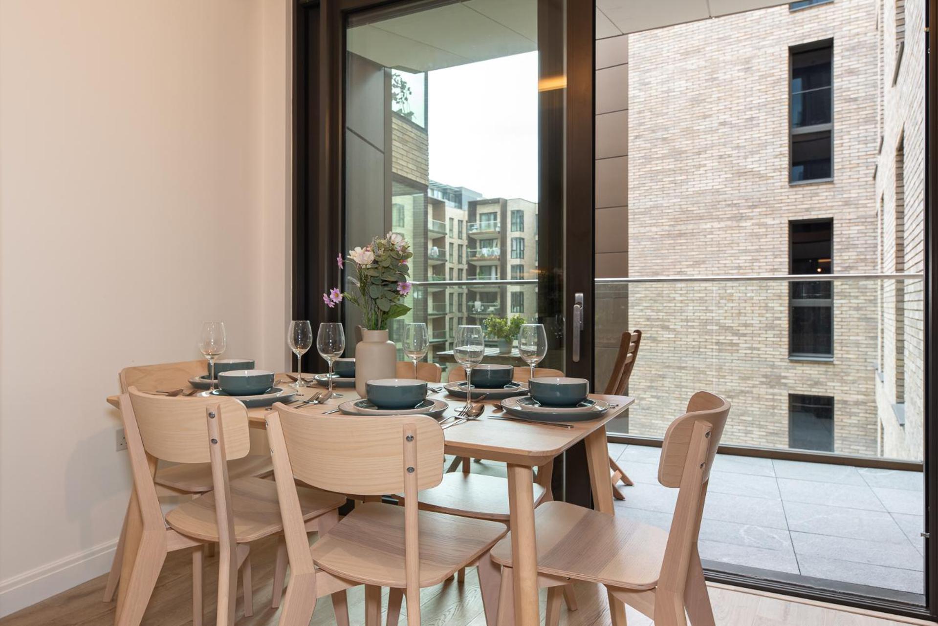 Lavish 2 Bedroom Flat With Private Balcony In Clerkenwell, Barbican *