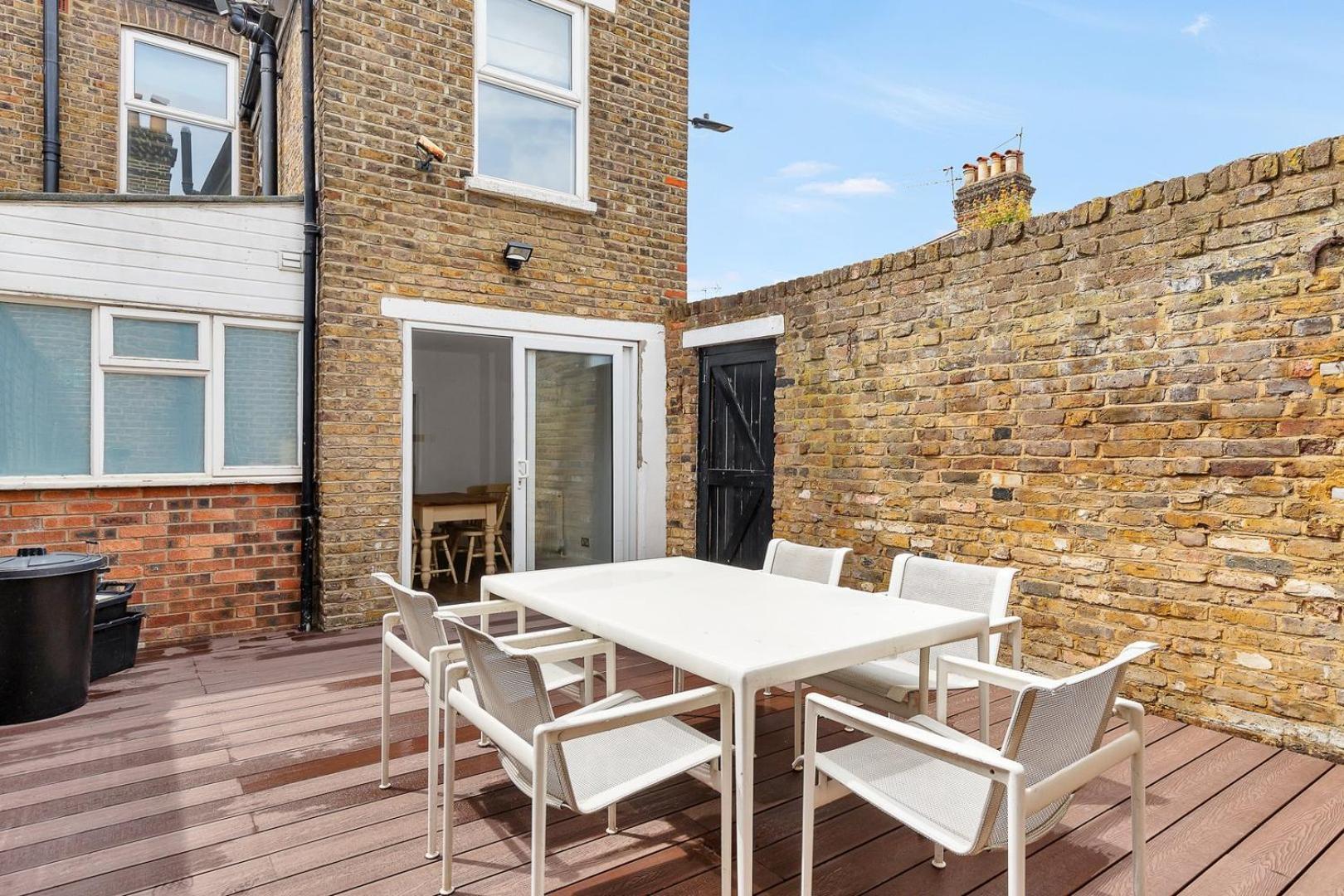 Holiday home Charming Golborne Escape London