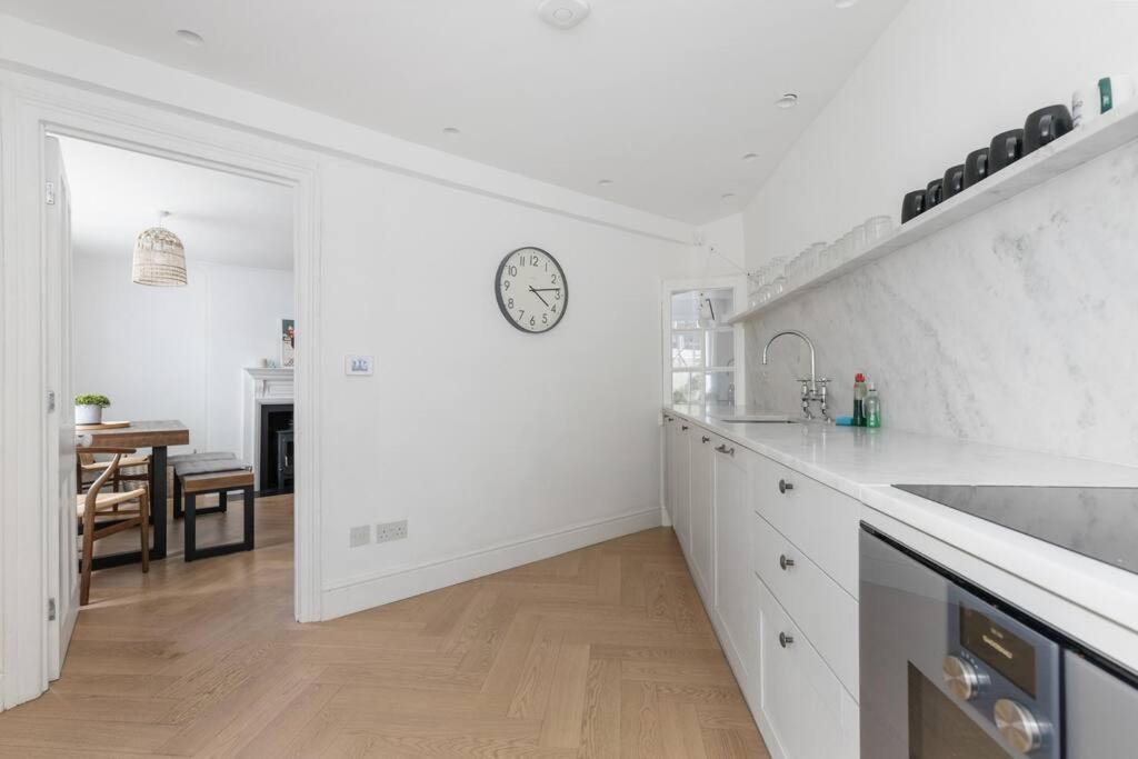 Family House Up To 8ppl With Rooftop Terrace Apartment *