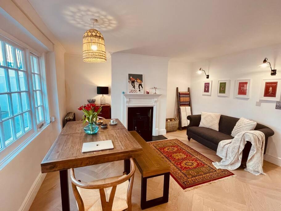 Family House Up To 8ppl With Rooftop Terrace