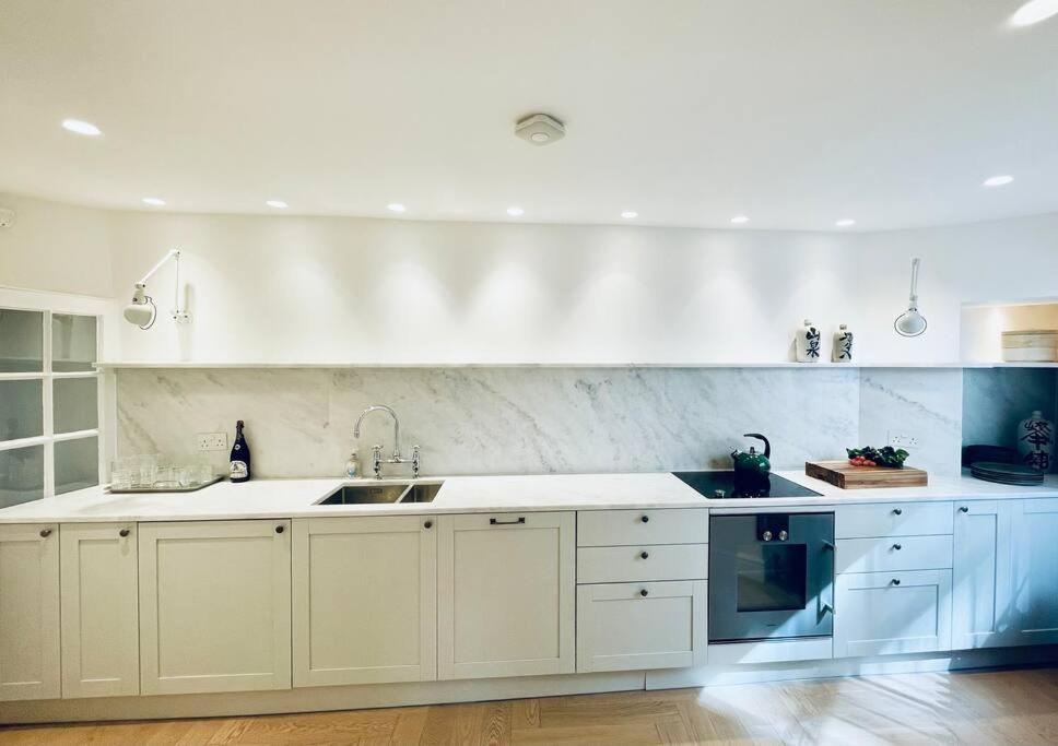 Family House Up To 8ppl With Rooftop Terrace Apartment