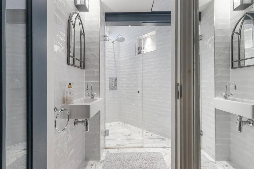 Family House Up To 8ppl With Rooftop Terrace Apartment London
