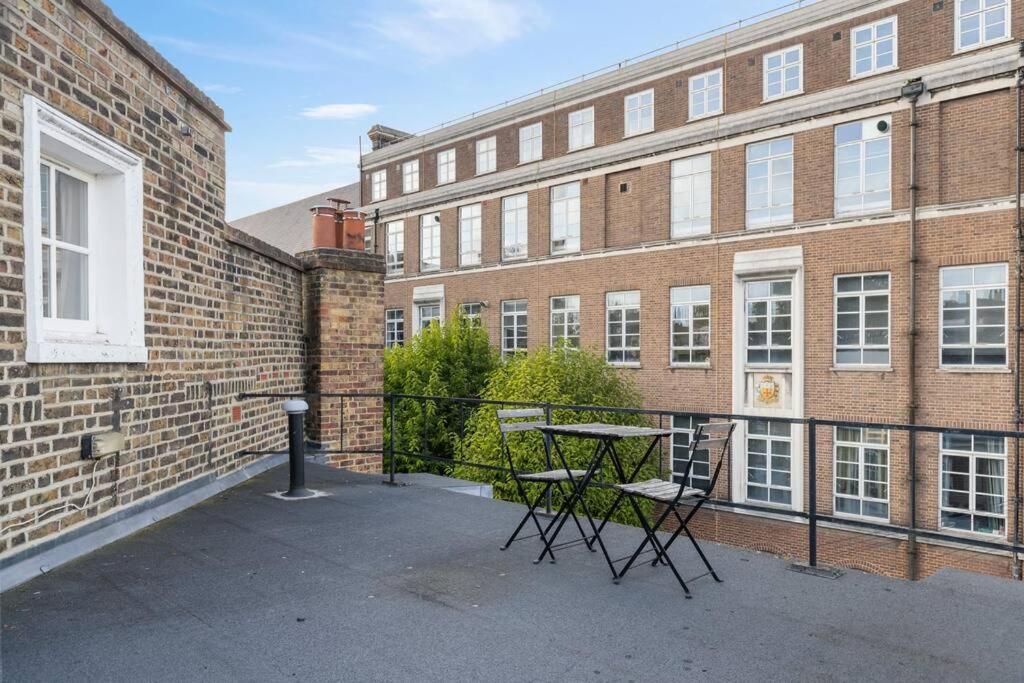 Family House Up To 8ppl With Rooftop Terrace *