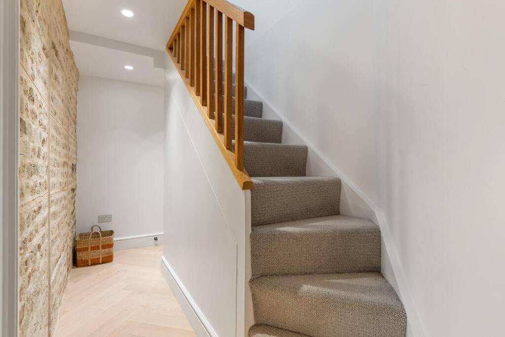 Family House Up To 8ppl With Rooftop Terrace * London