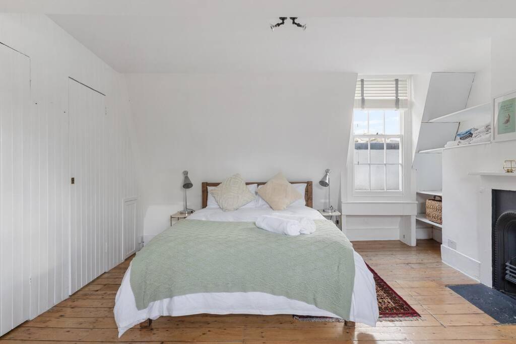 Family House Up To 8ppl With Rooftop Terrace