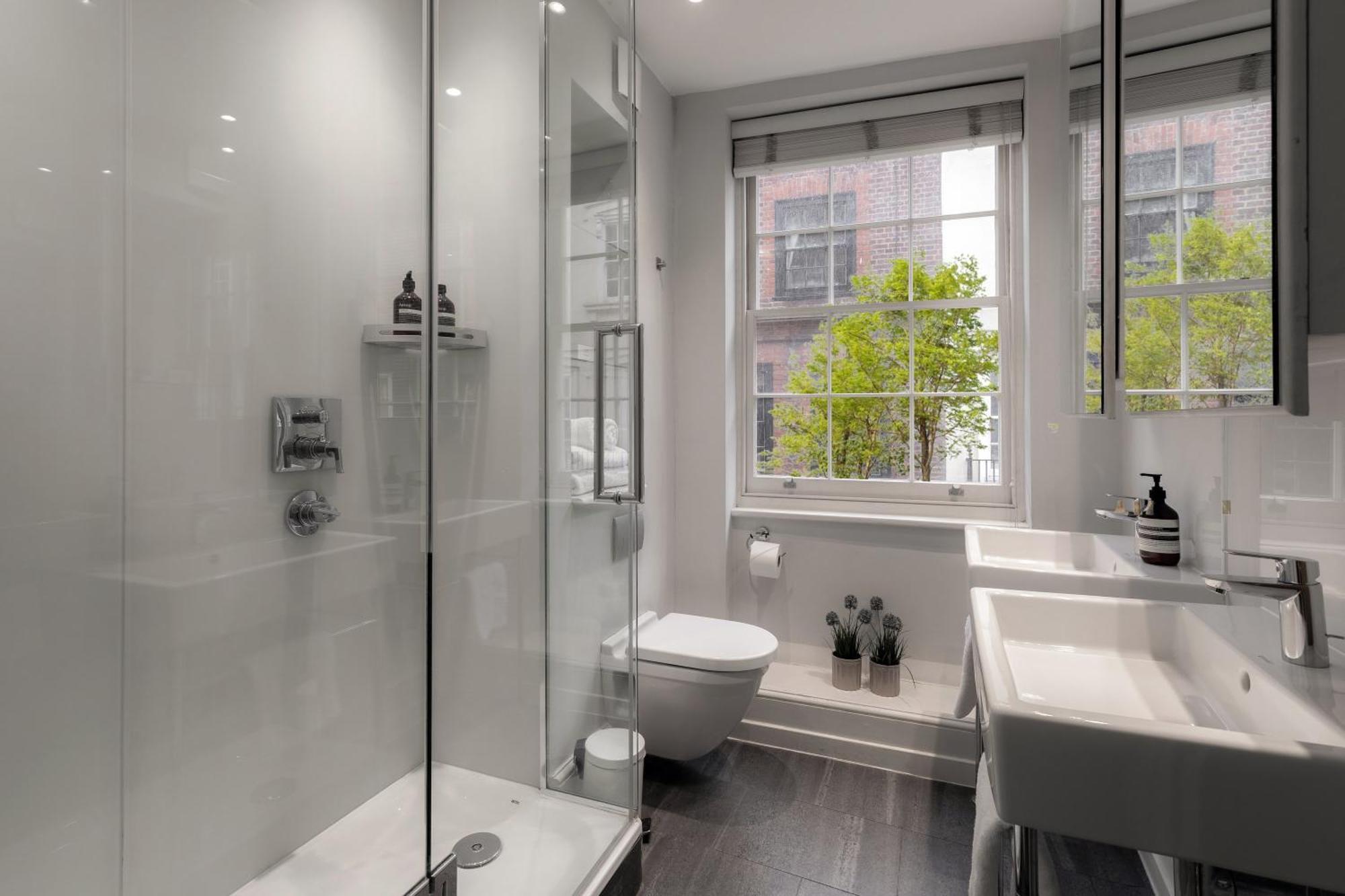 1st Class Covent Garden Residences For 1st Class Guests *