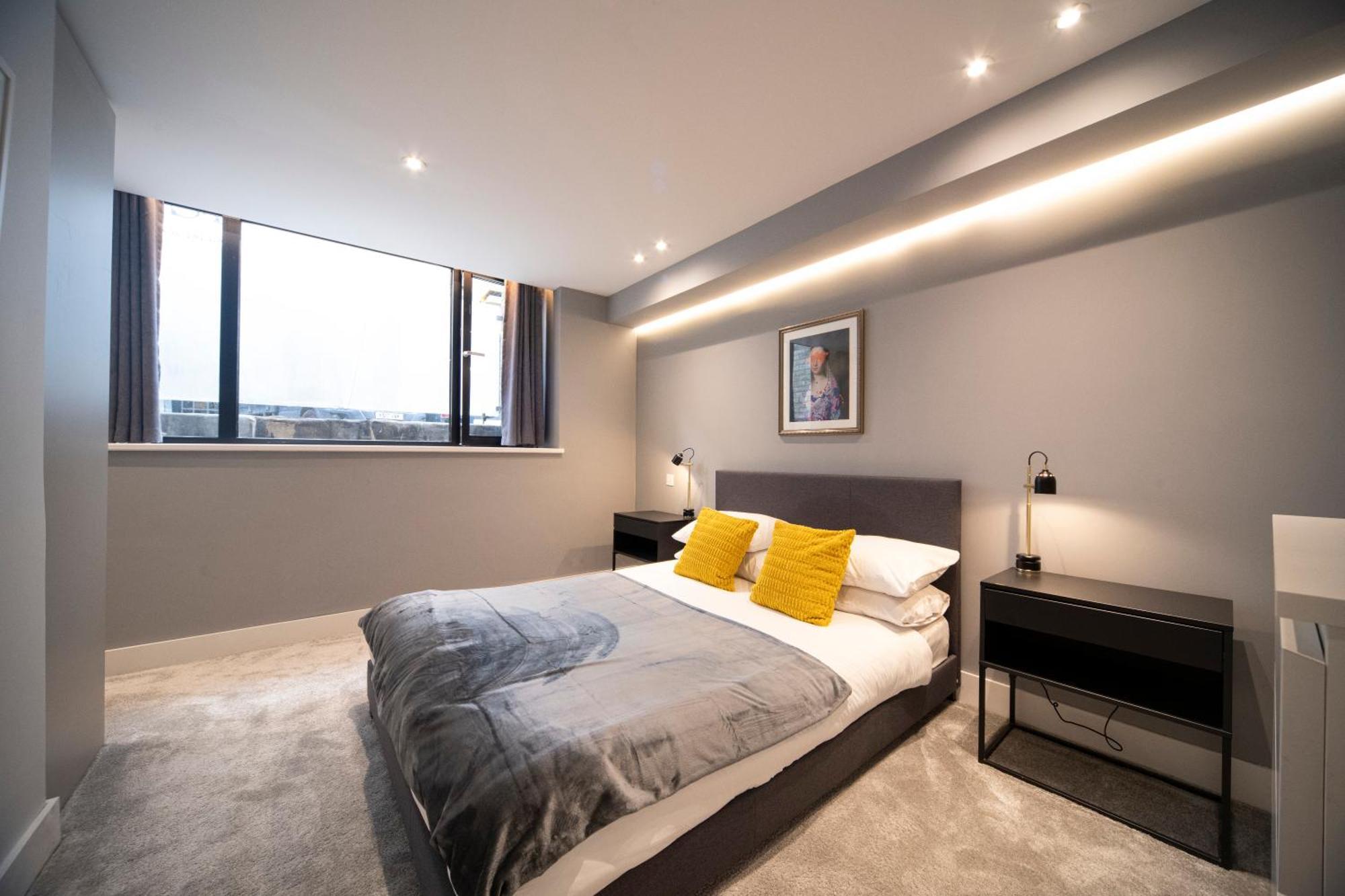 Palmer - Elephant & Castle London