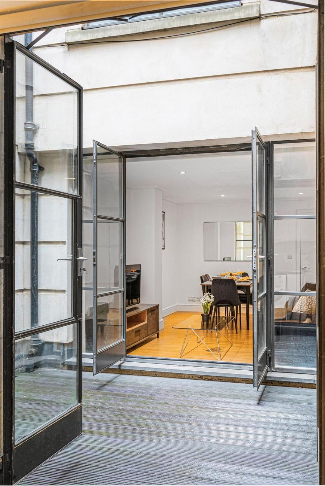 Bnbnook - 2br With Patio - Covent Garden & Strand Apartment