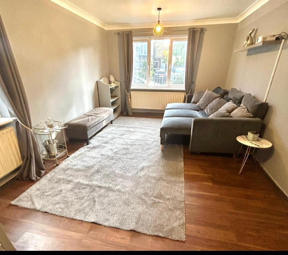 Cosy 2 Bed East Apartment