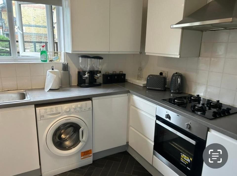 Cosy 2 Bed East Apartment