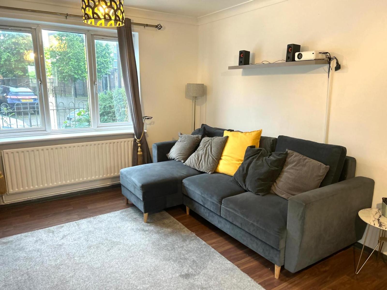Cosy 2 Bed East Apartment