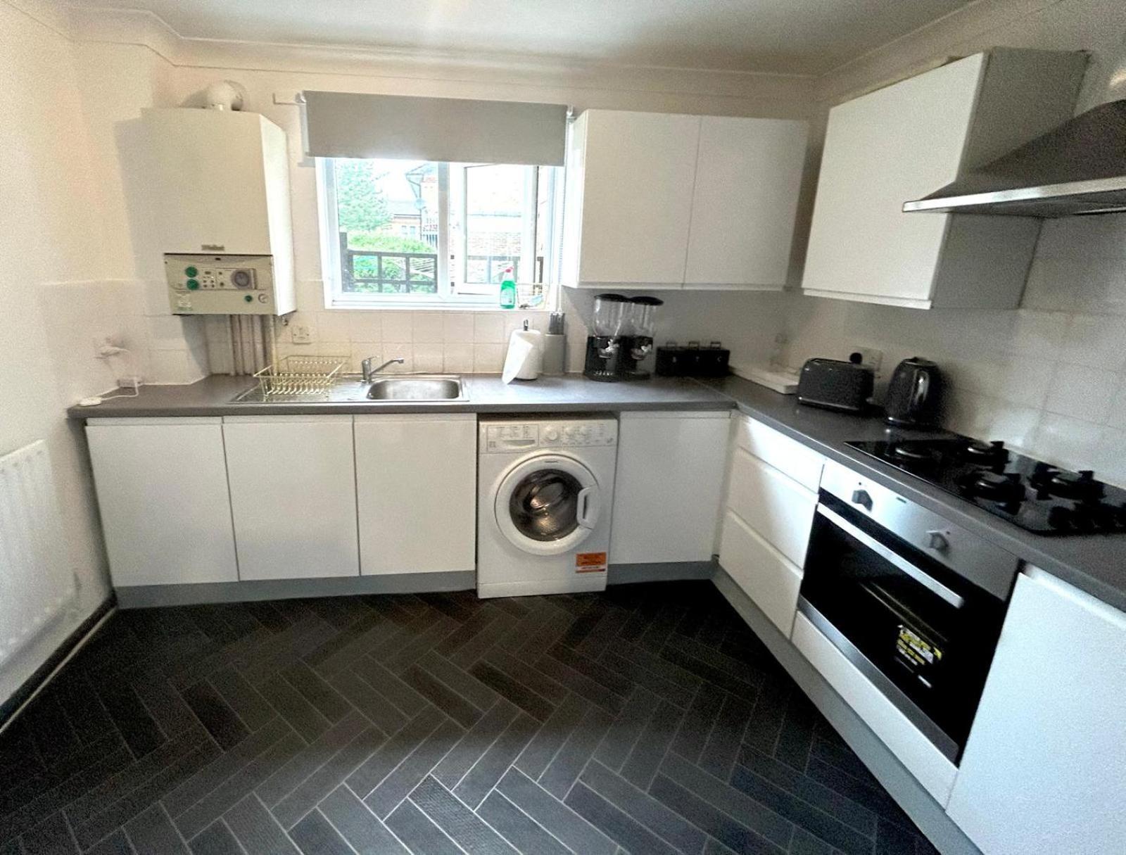 Cosy 2 Bed East Apartment London