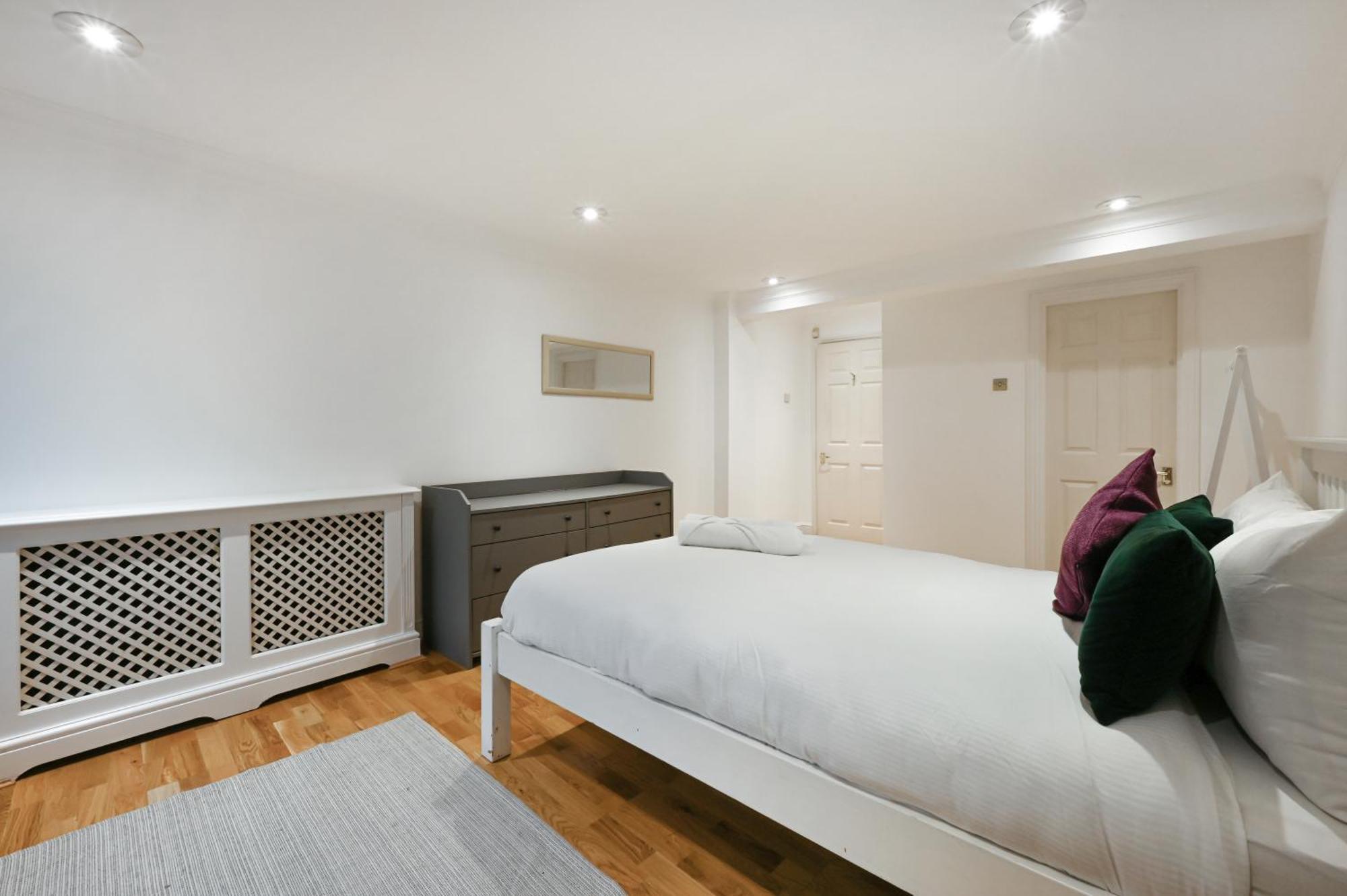 Fulham Unique & Large Flat With 2 Full En-suites Apartment *