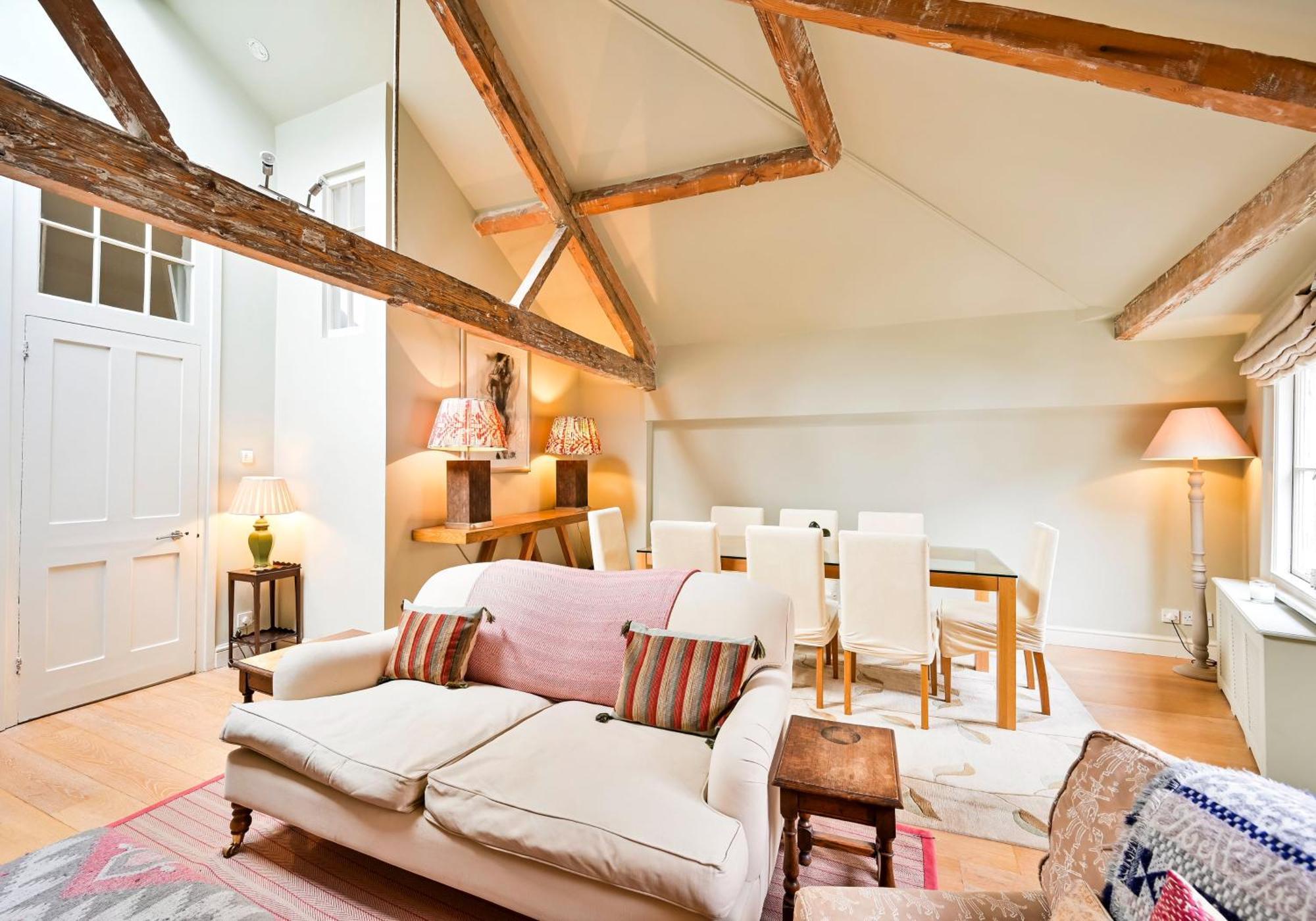 Traditional Mews In Westminster Holiday home
