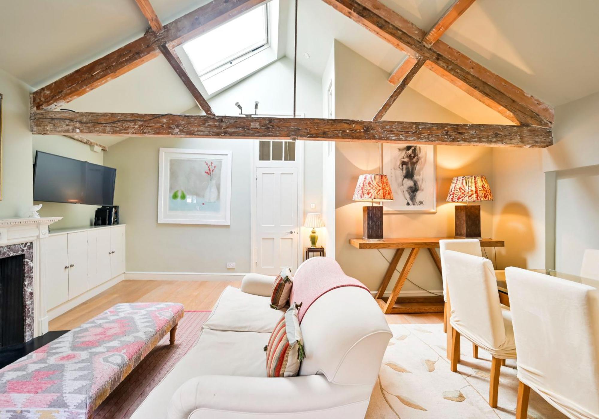 Traditional Mews In Westminster Holiday home *