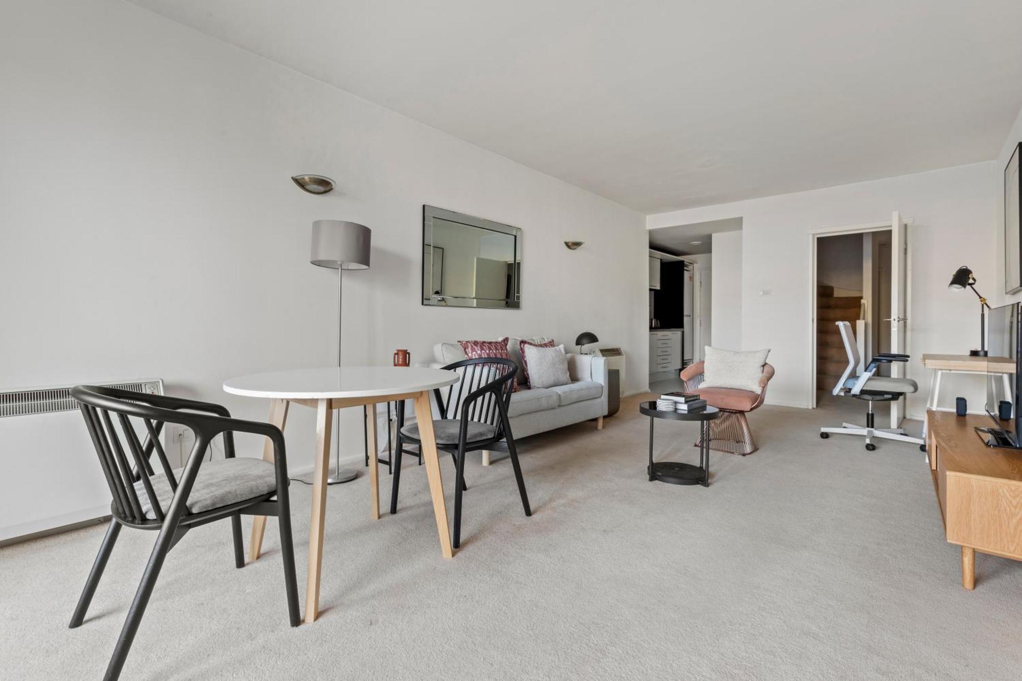 Londwell, Knightsbridge Luxury Balcony Penthouse Apartment