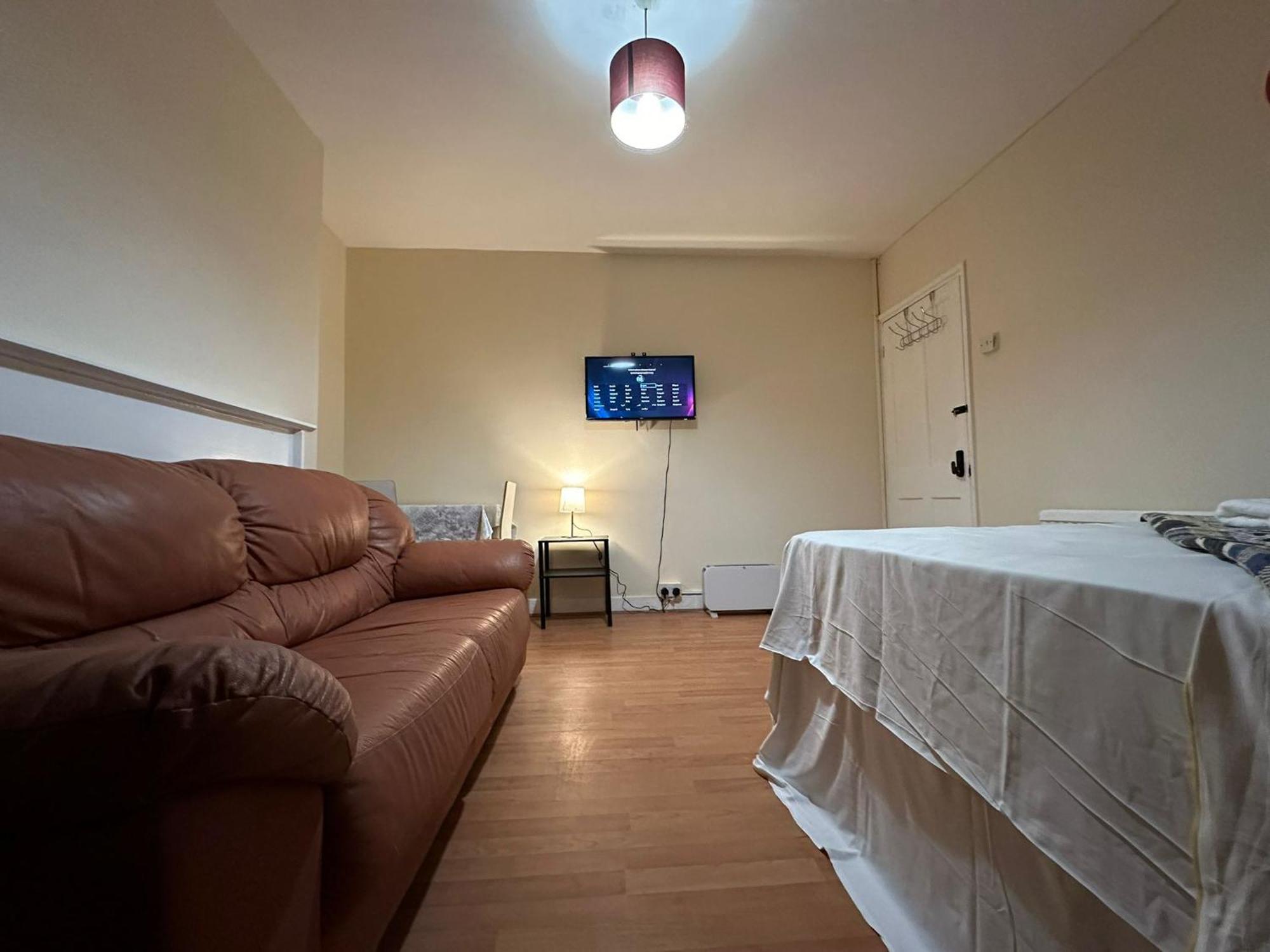 Apartment Beautiful Private Double In A Shared 3-bedroom Minutes Walk From Bethnal *