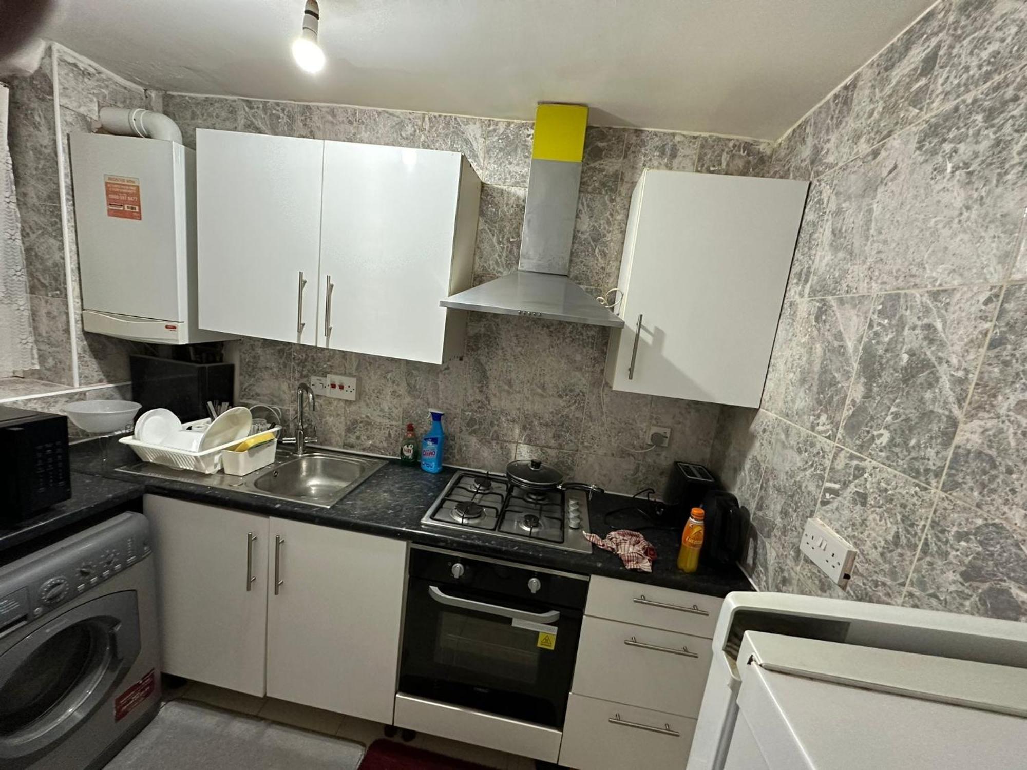 Beautiful Private Double In A Shared 3-bedroom Minutes Walk From Bethnal * London