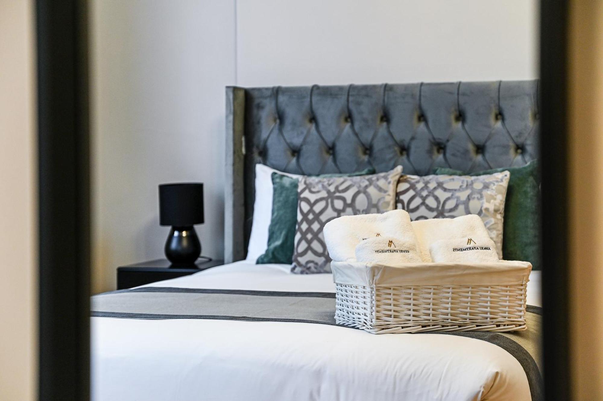 Avari - Princeton Collection London