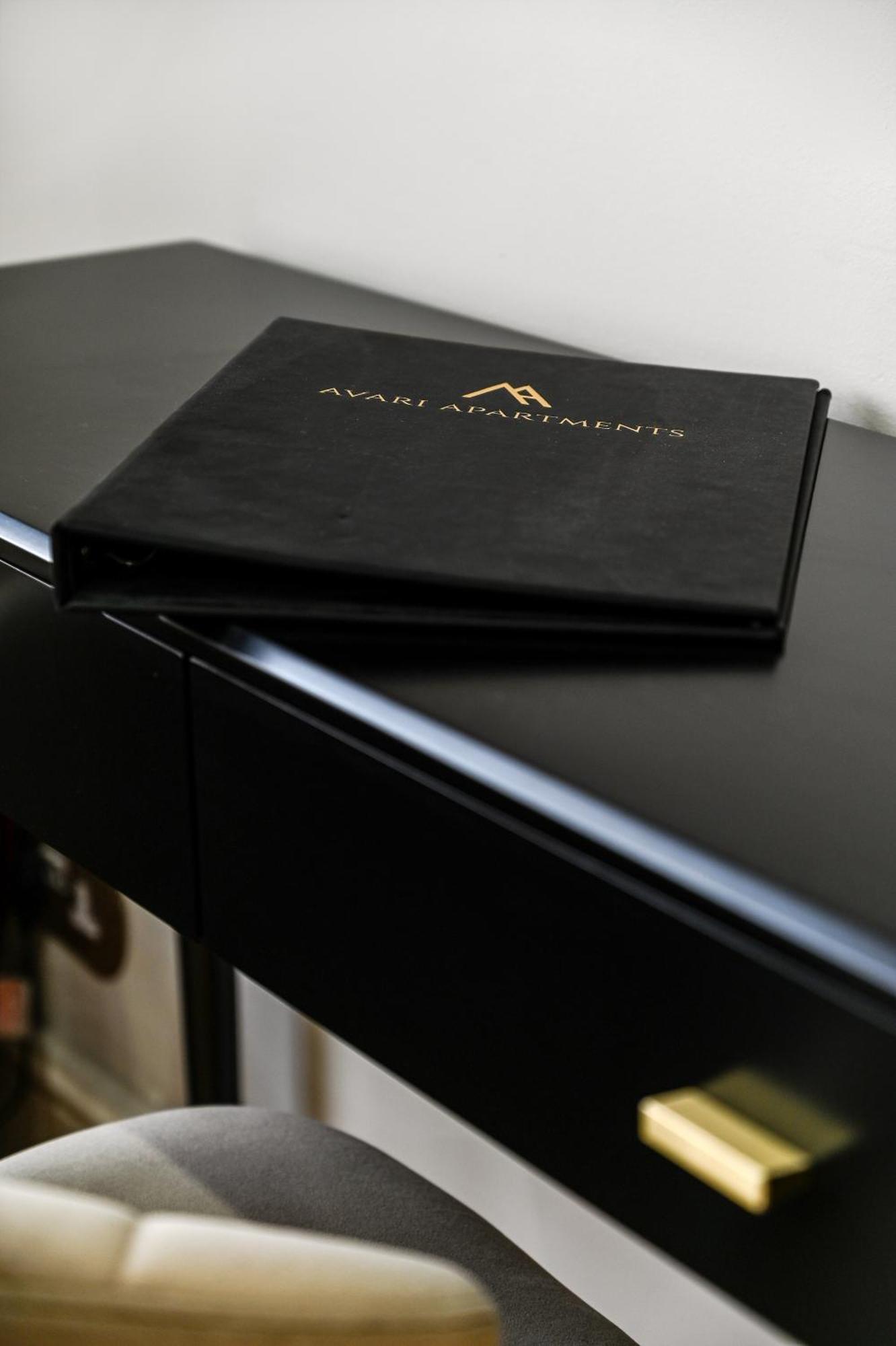 Avari - Princeton Collection * London