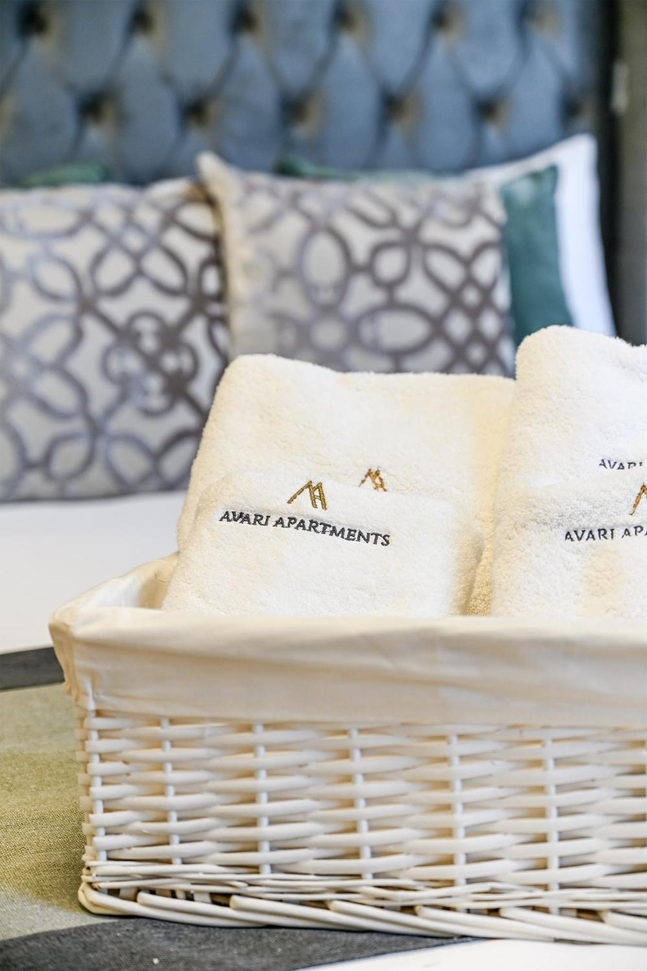 Avari - Princeton Collection * London