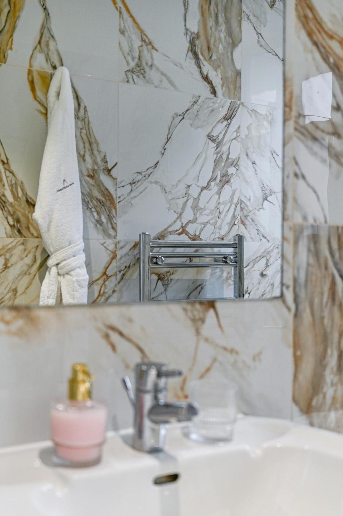 Avari - Princeton Collection *