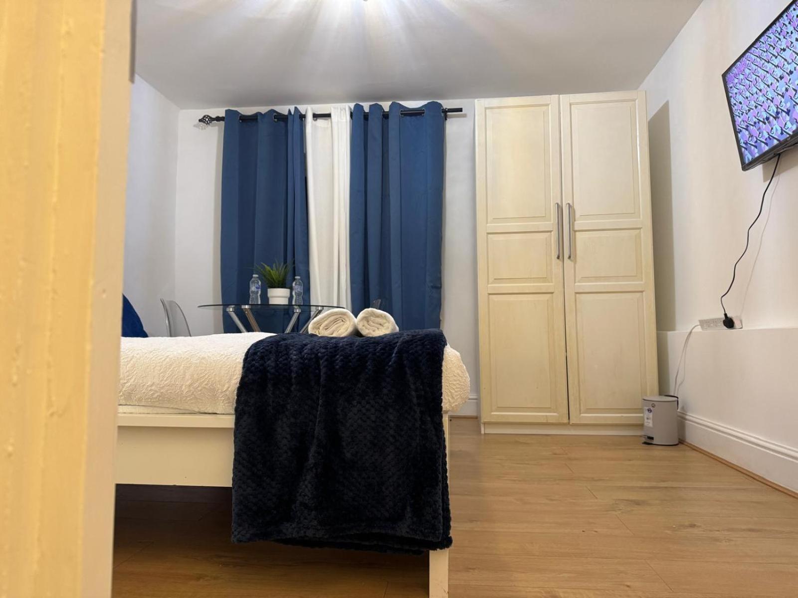 Homestay The Riverside Haven London