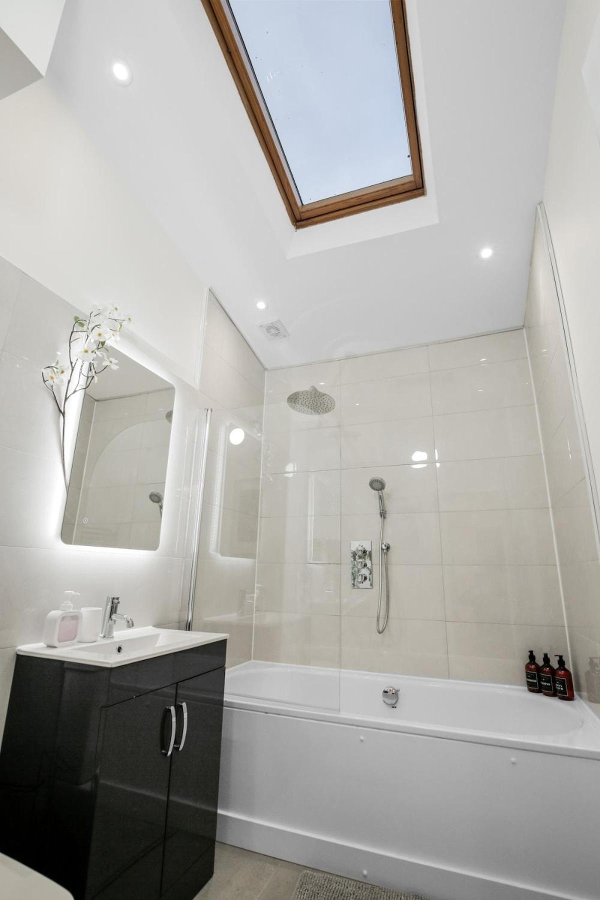 Holiday home Amazing House Stratford