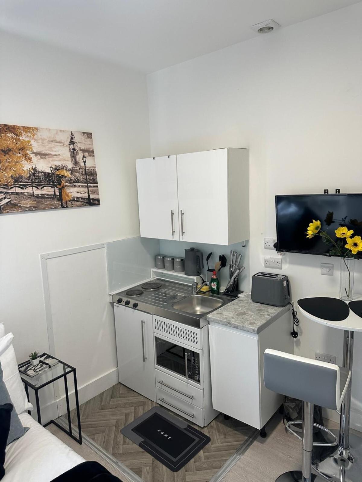 Compact And Bright Flat West 3a Apartment London