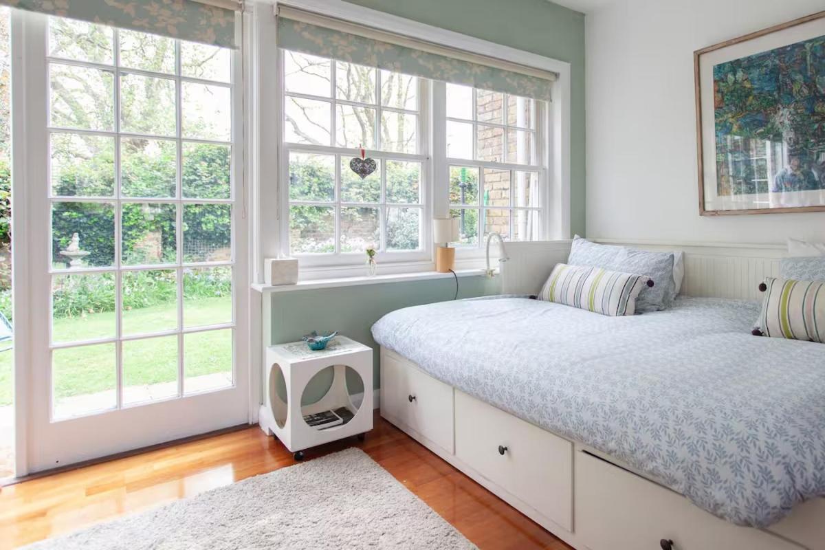 Bed & Breakfast Self Contained Garden *