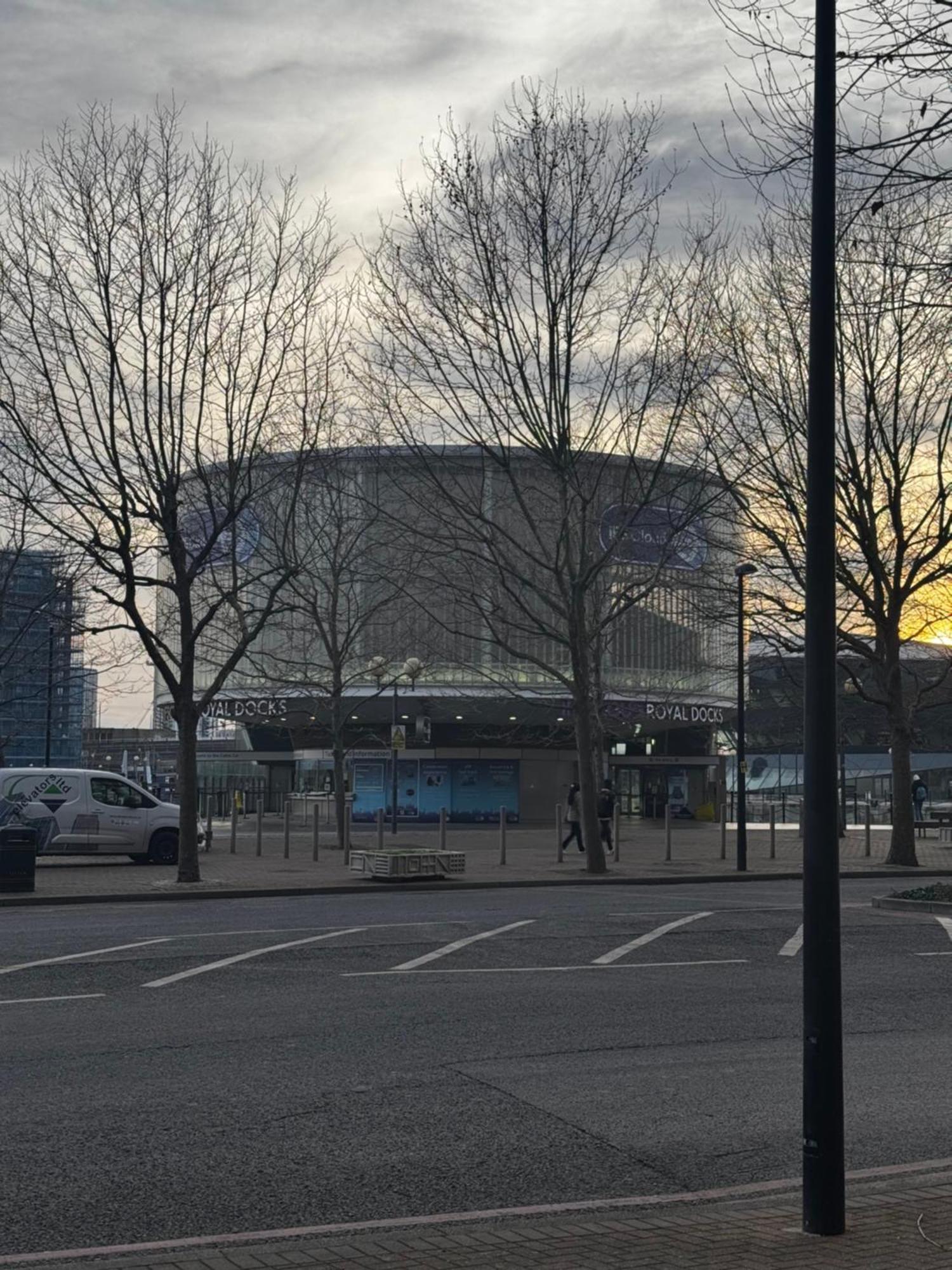 Entire Flat Excel, Ifs Clouds, O2 Arena, Airport Apartment