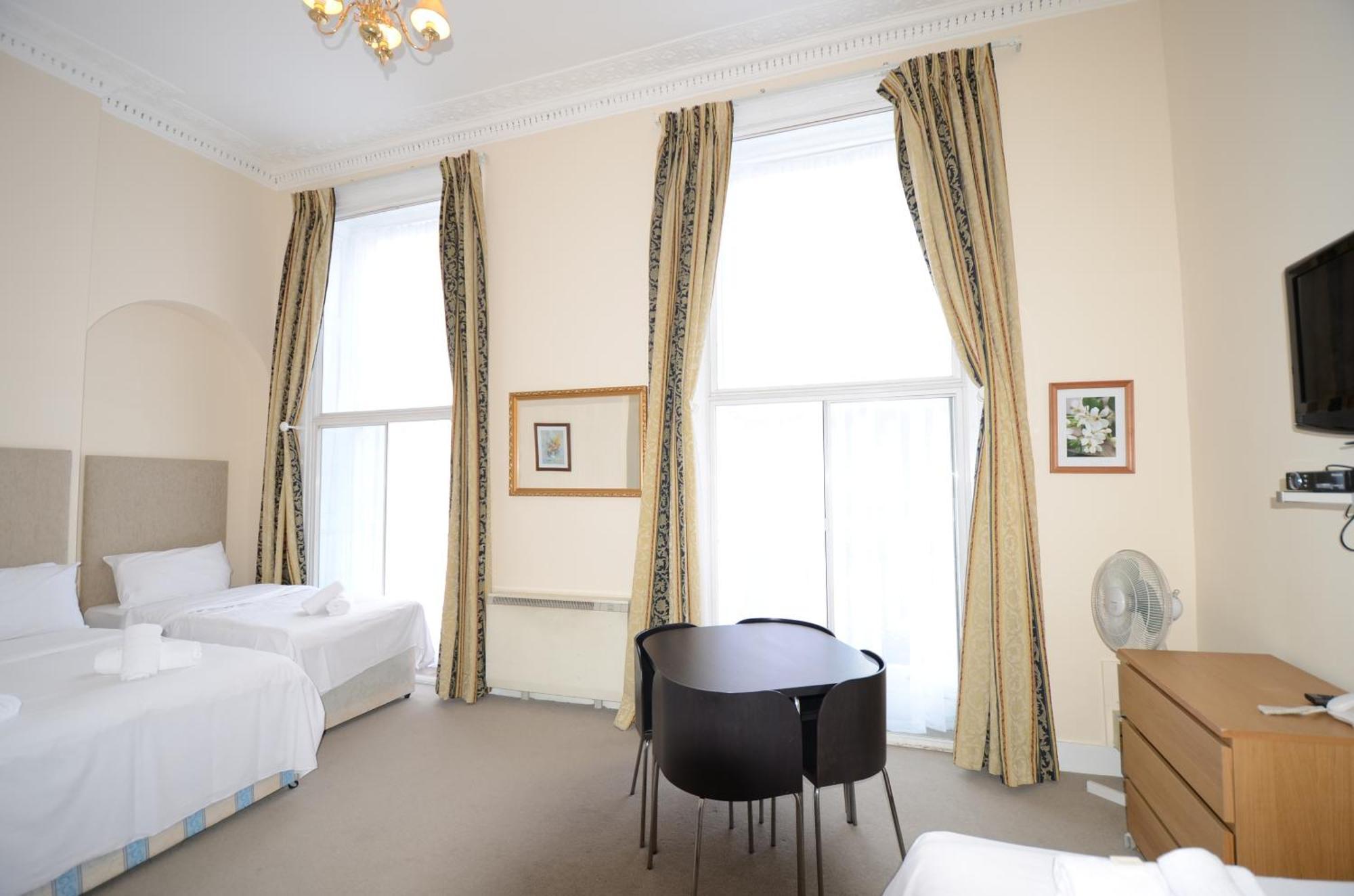 Amber Hotel-suites 3*