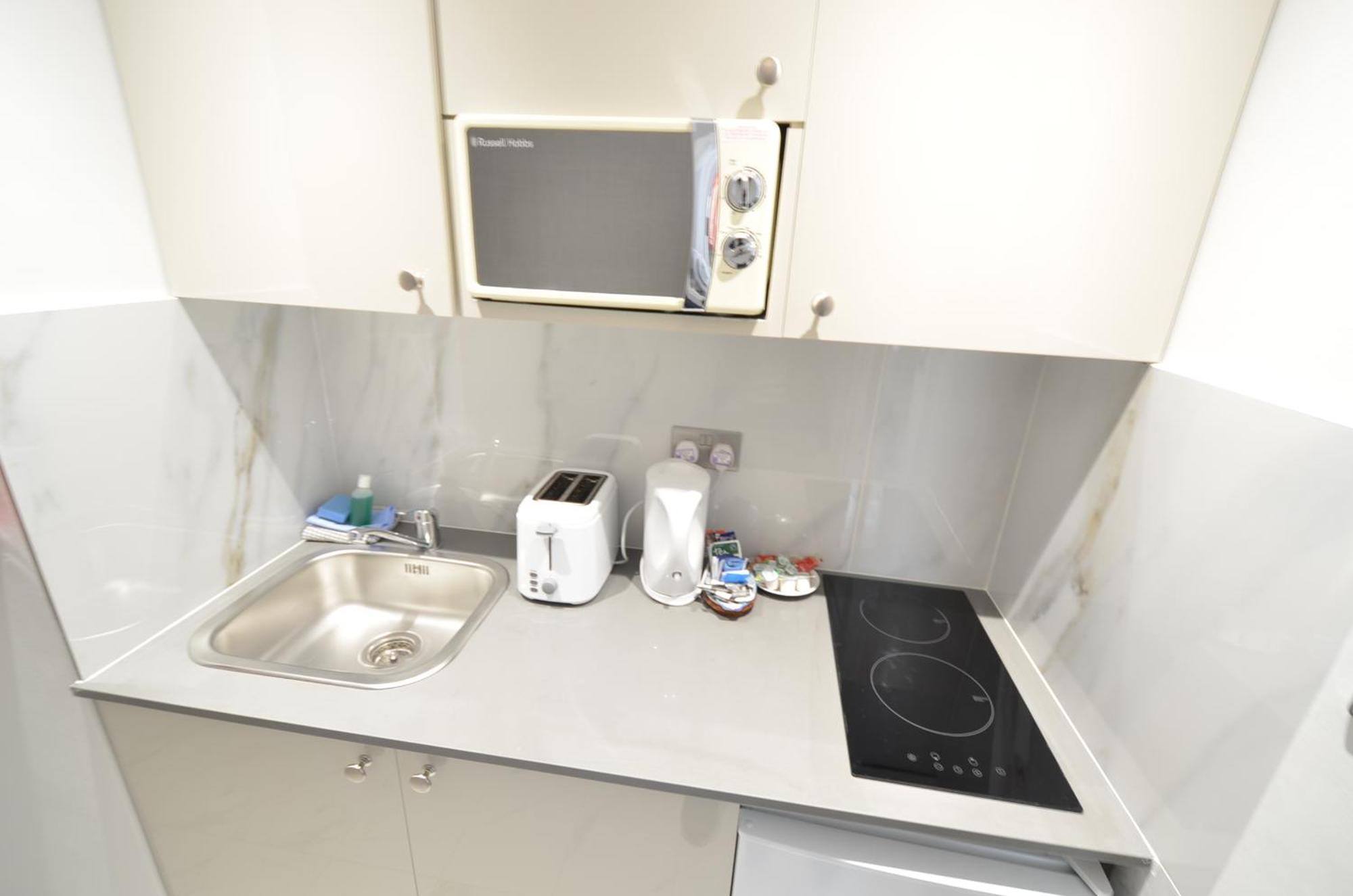 Amber Hotel-suites 3* London