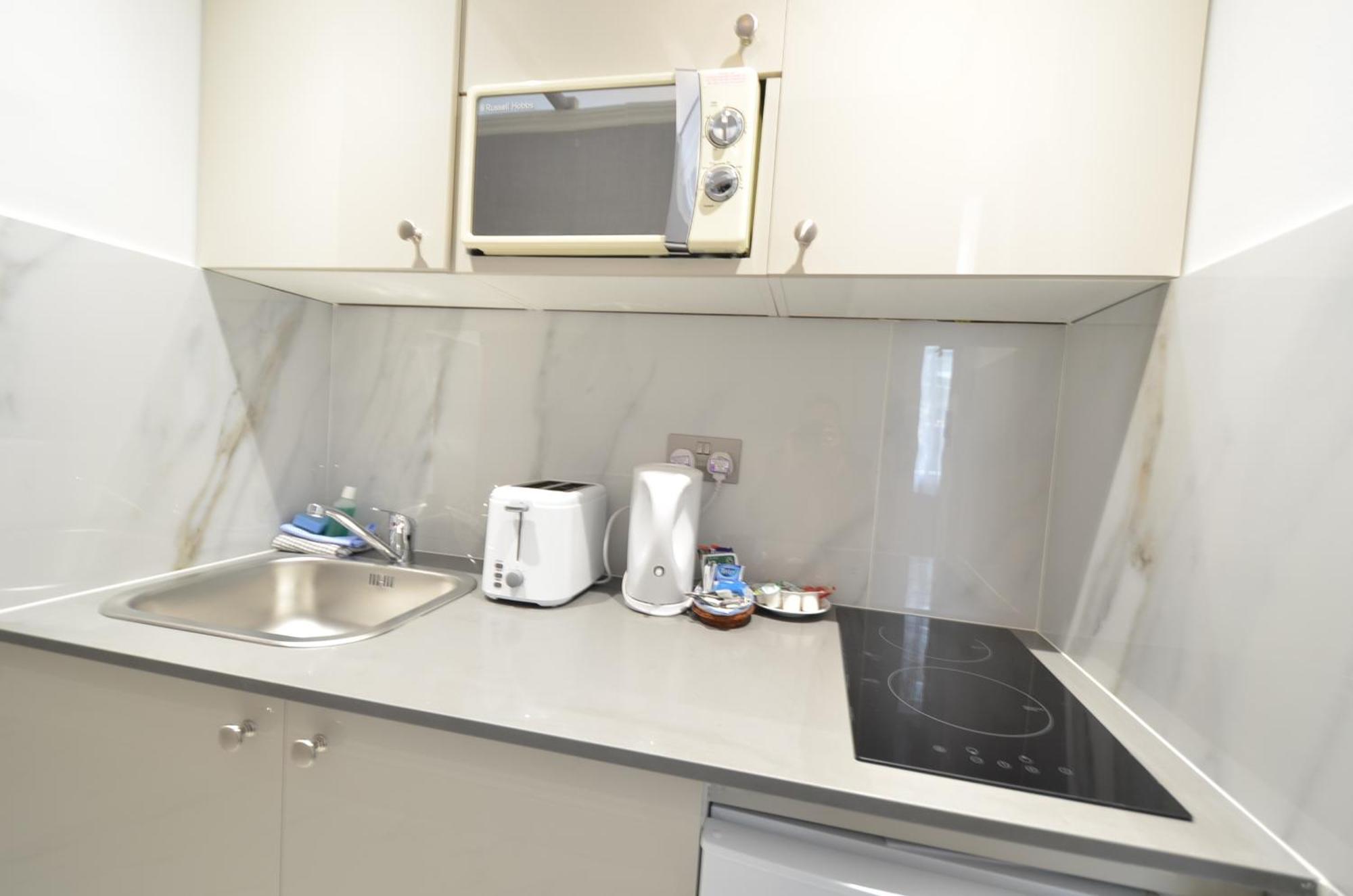 Amber Hotel-suites 3* London