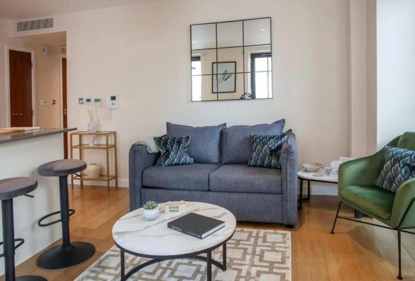 Westminster 2 Bed 2 Bath Apartment *