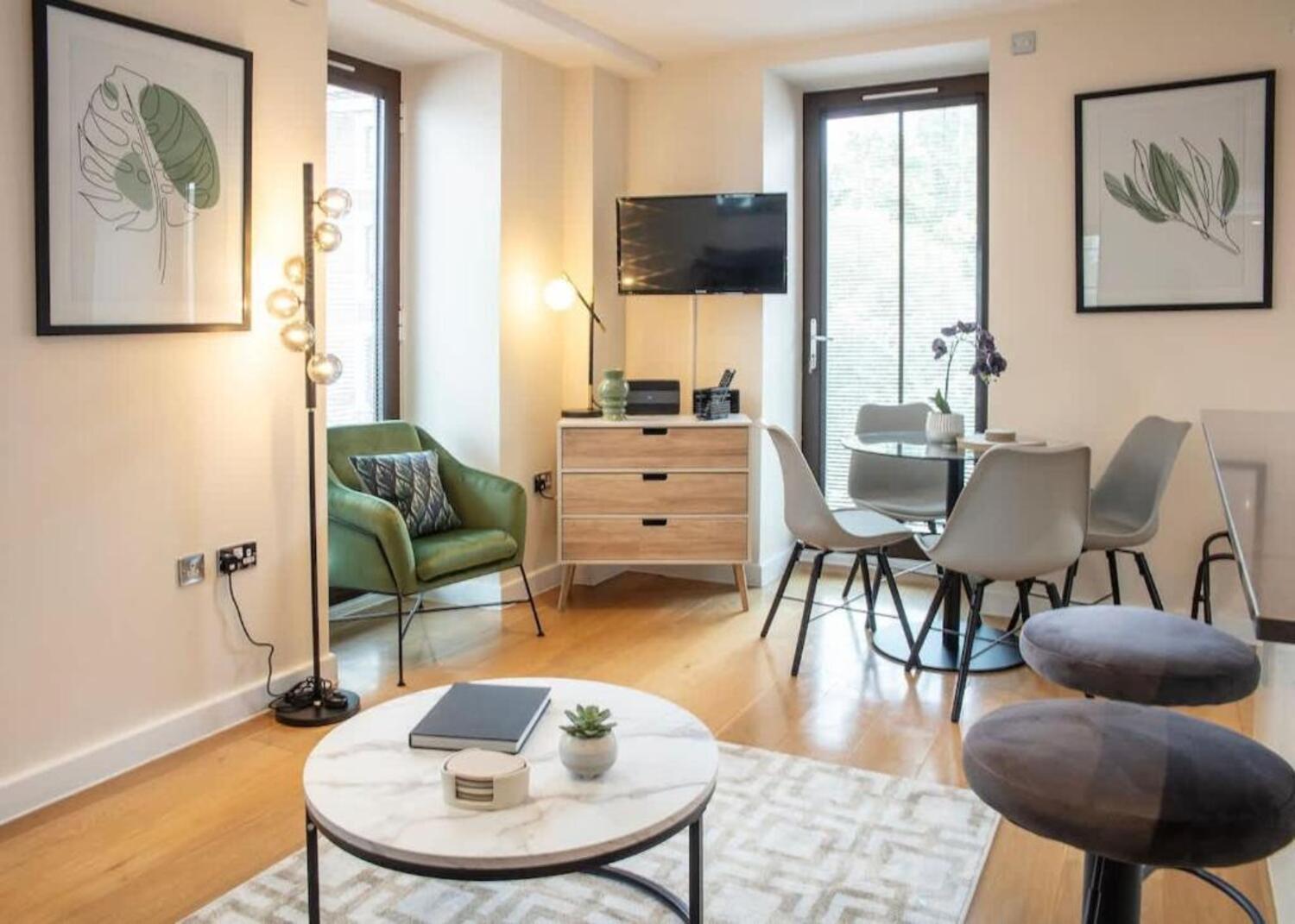 Westminster 2 Bed 2 Bath Apartment