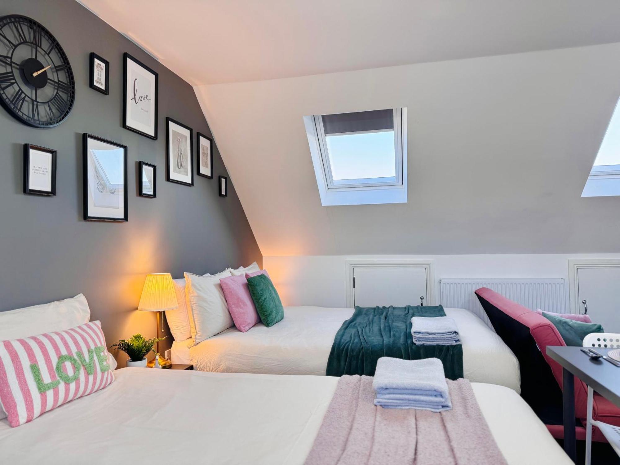 Lively Loft 30min To * London