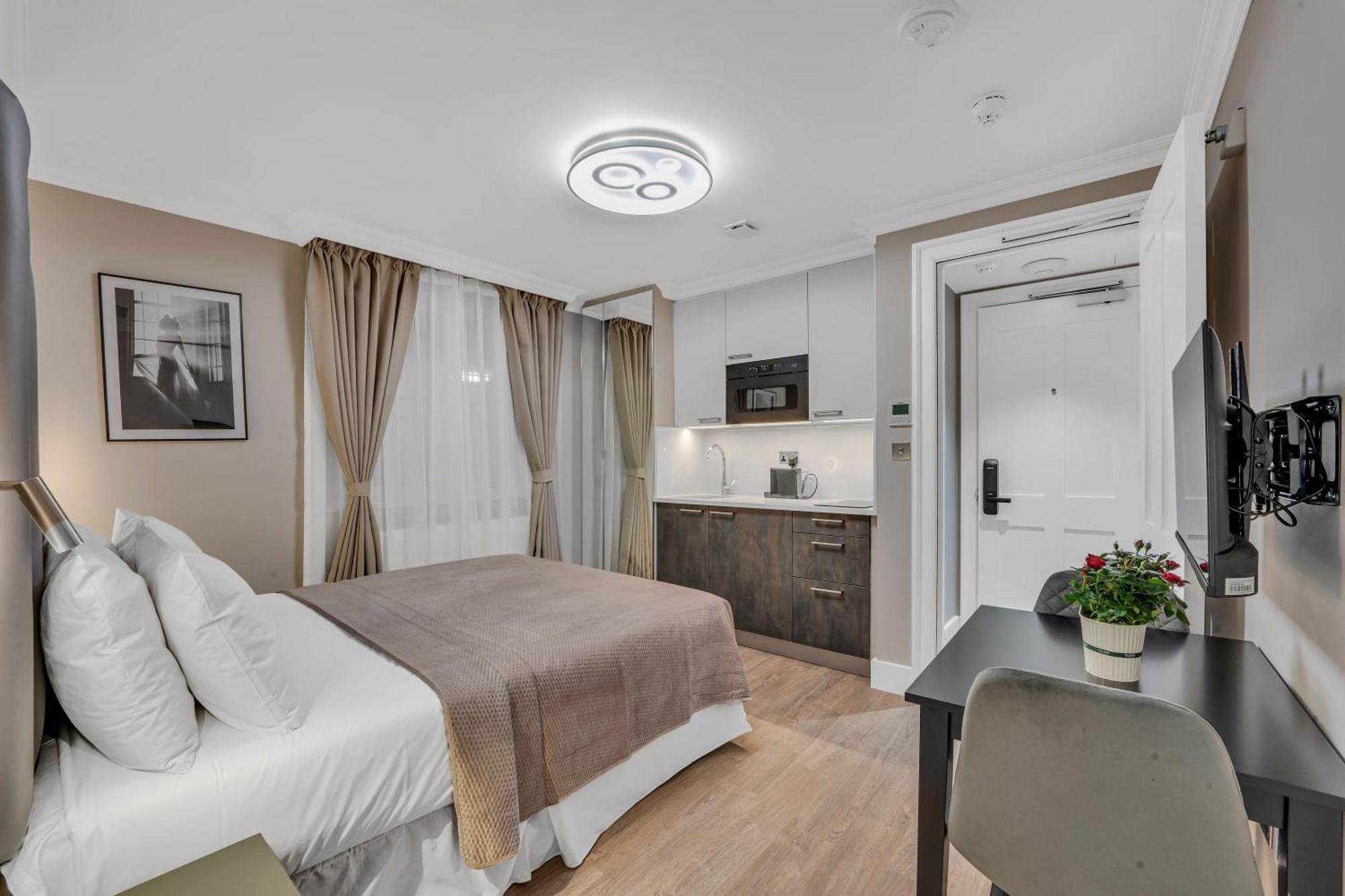 Cleveland Residences Bloomsbury Apartment *