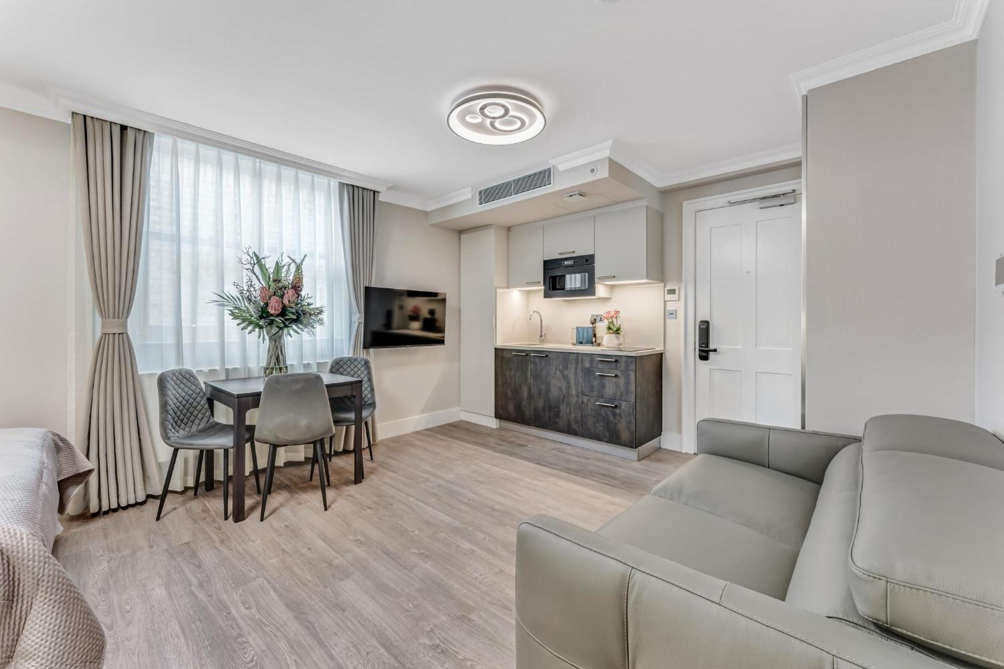 Cleveland Residences Bloomsbury Apartment *