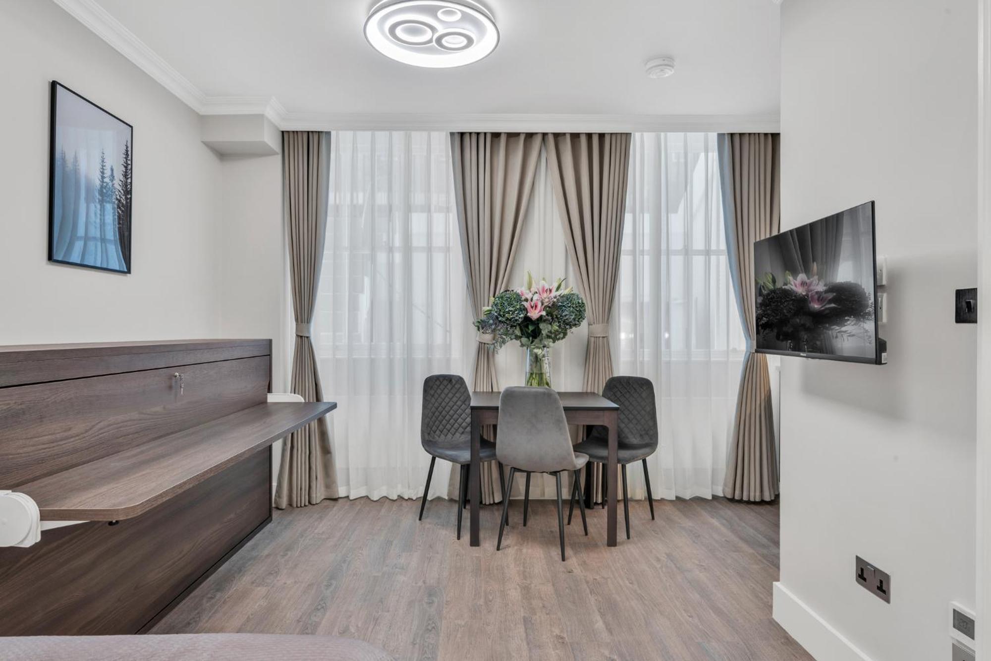 Cleveland Residences Bloomsbury Apartment *