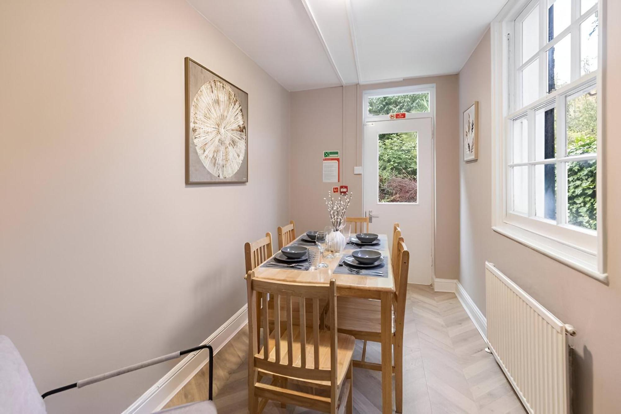 8br Gem In Prime Location Perfect For Group Apartment *