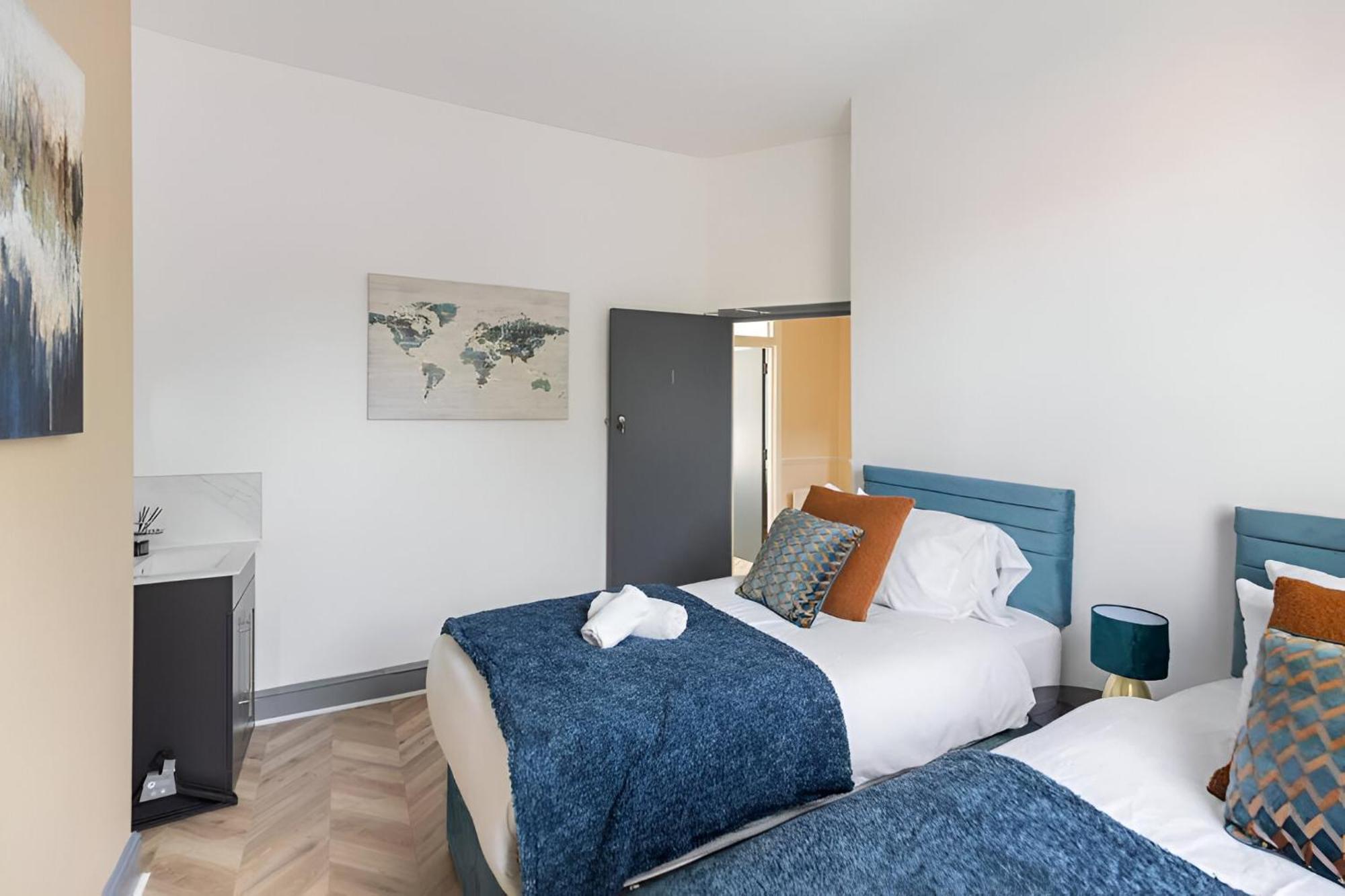 8br Gem In Prime Location Perfect For Group Apartment