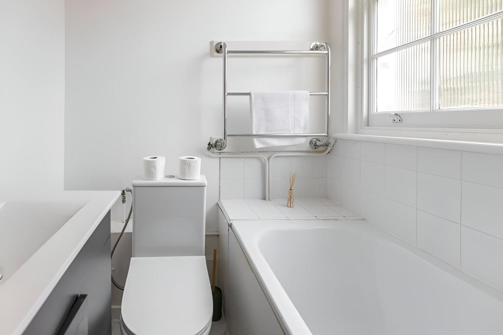 8br Gem In Prime Location Perfect For Group *