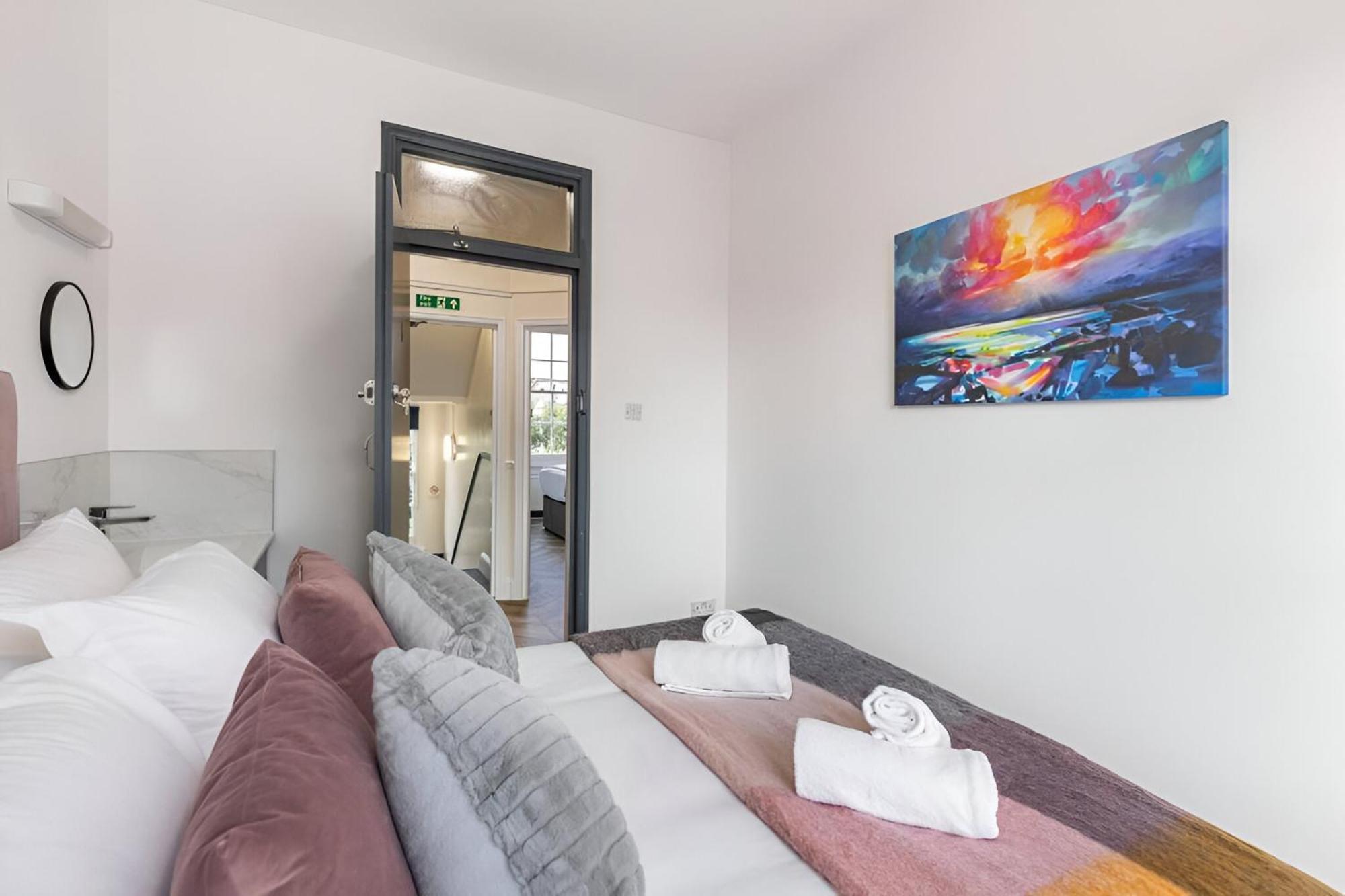 8br Gem In Prime Location Perfect For Group Apartment *