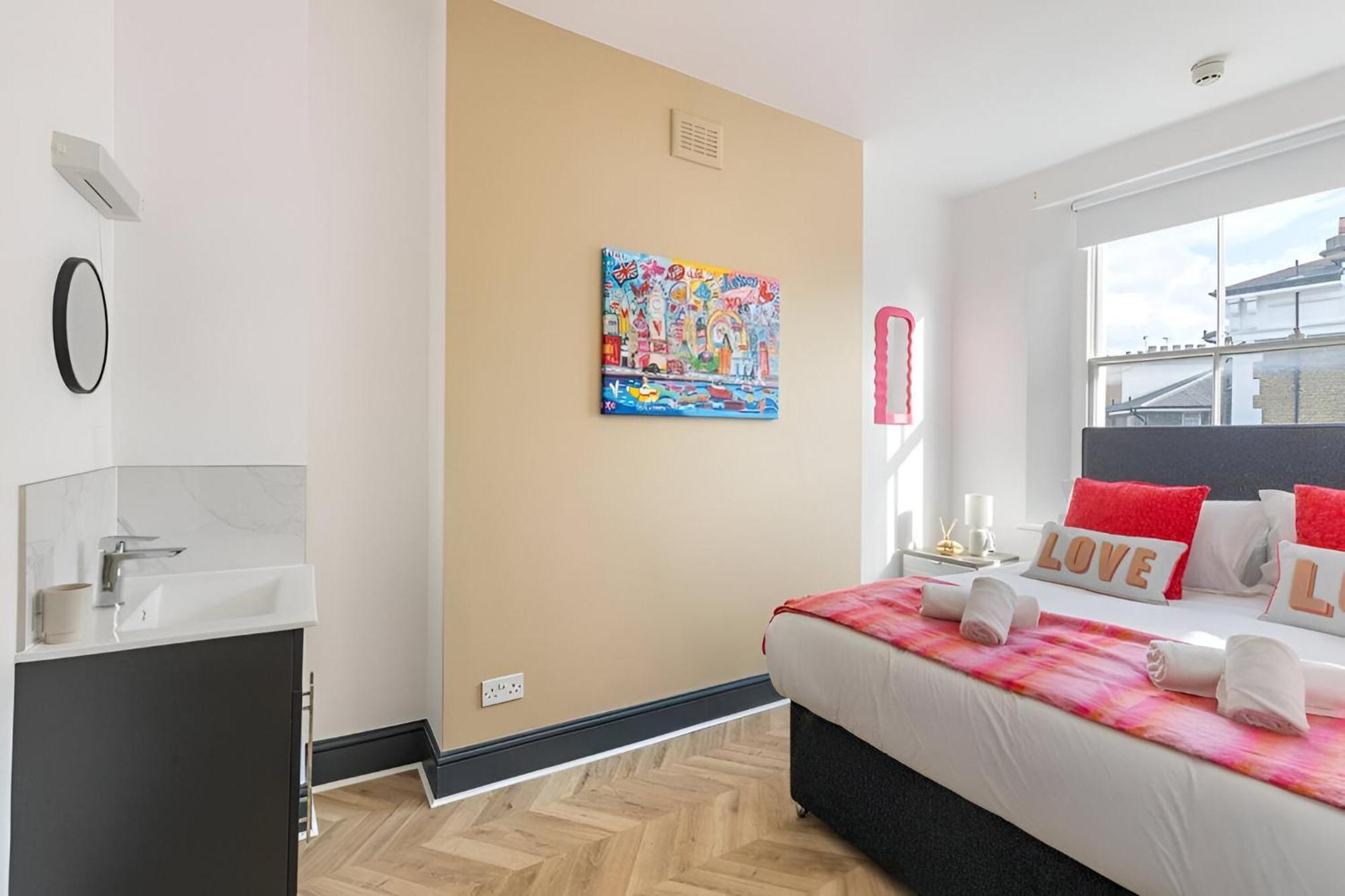8br Gem In Prime Location Perfect For Group *