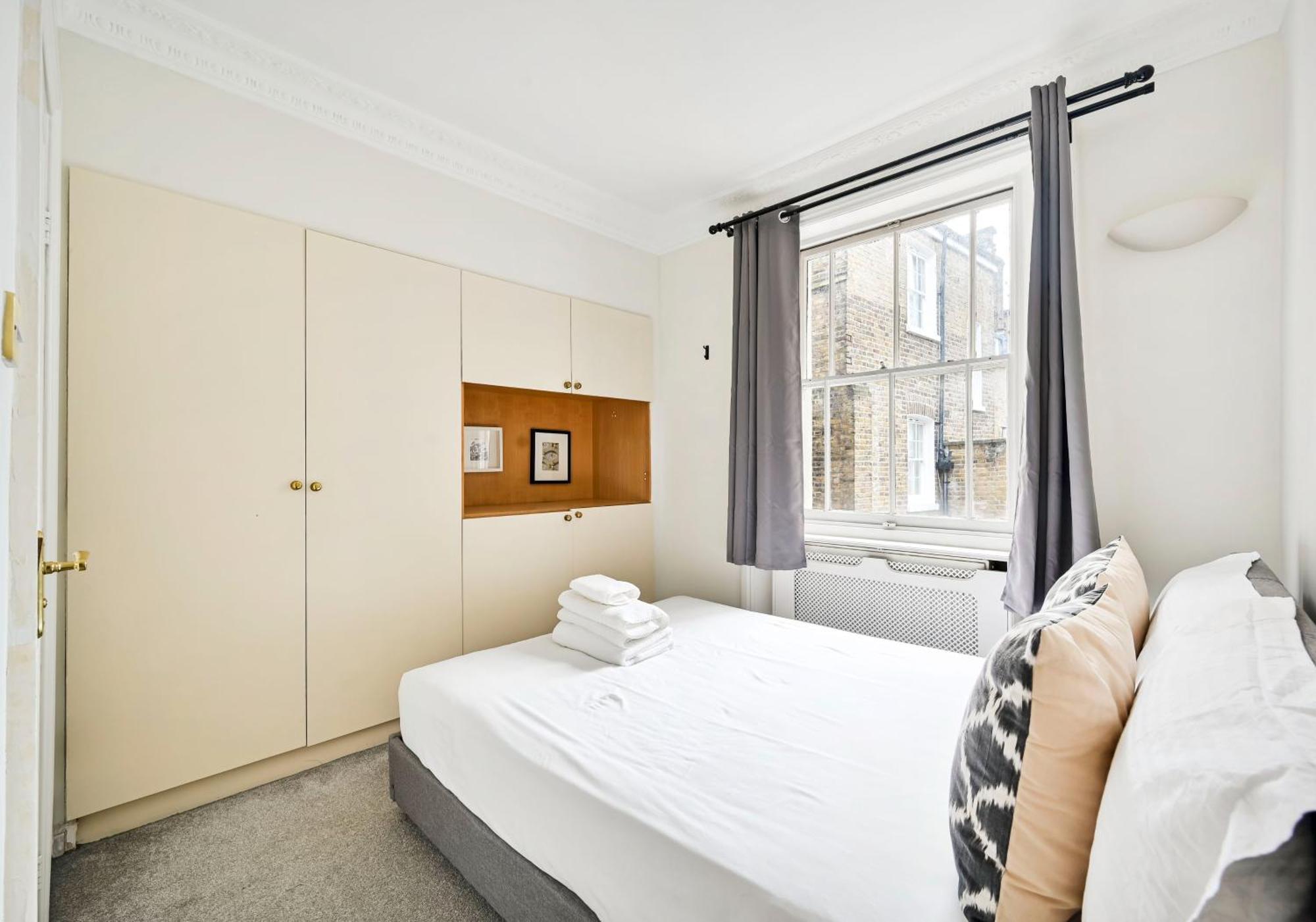 Classic Knightsbridge Townhouse *