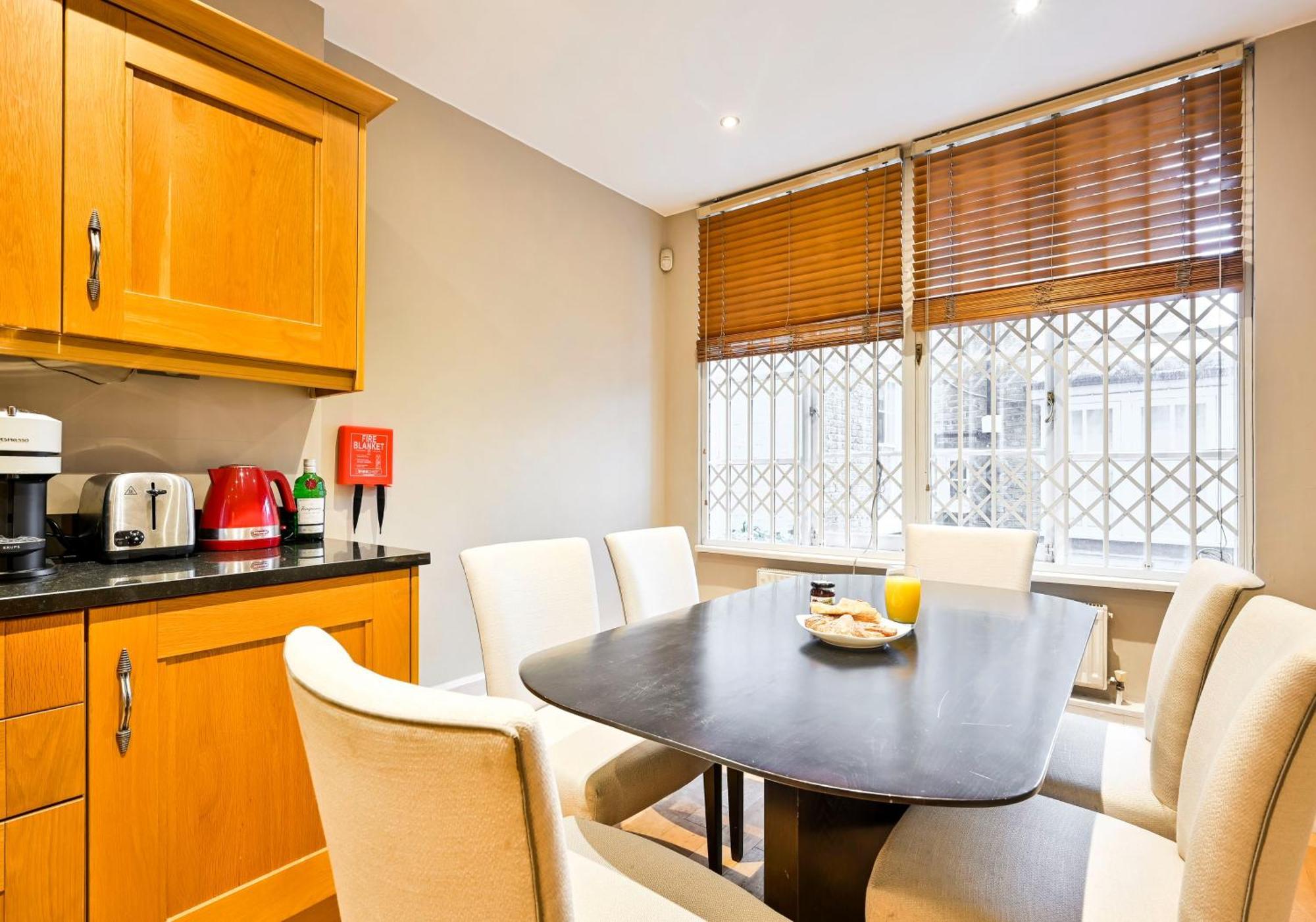 Classic Knightsbridge Townhouse London