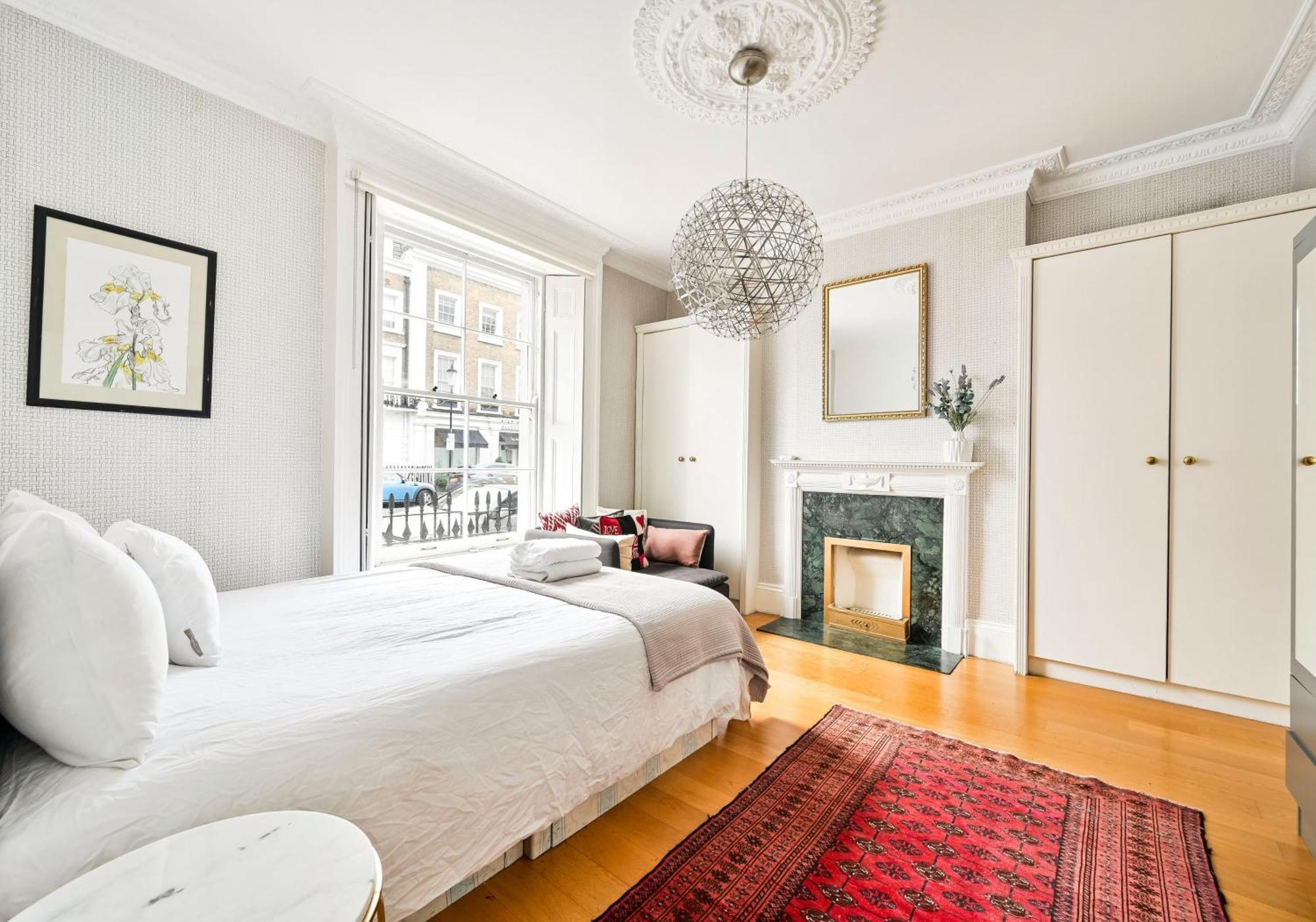 Classic Knightsbridge Townhouse *