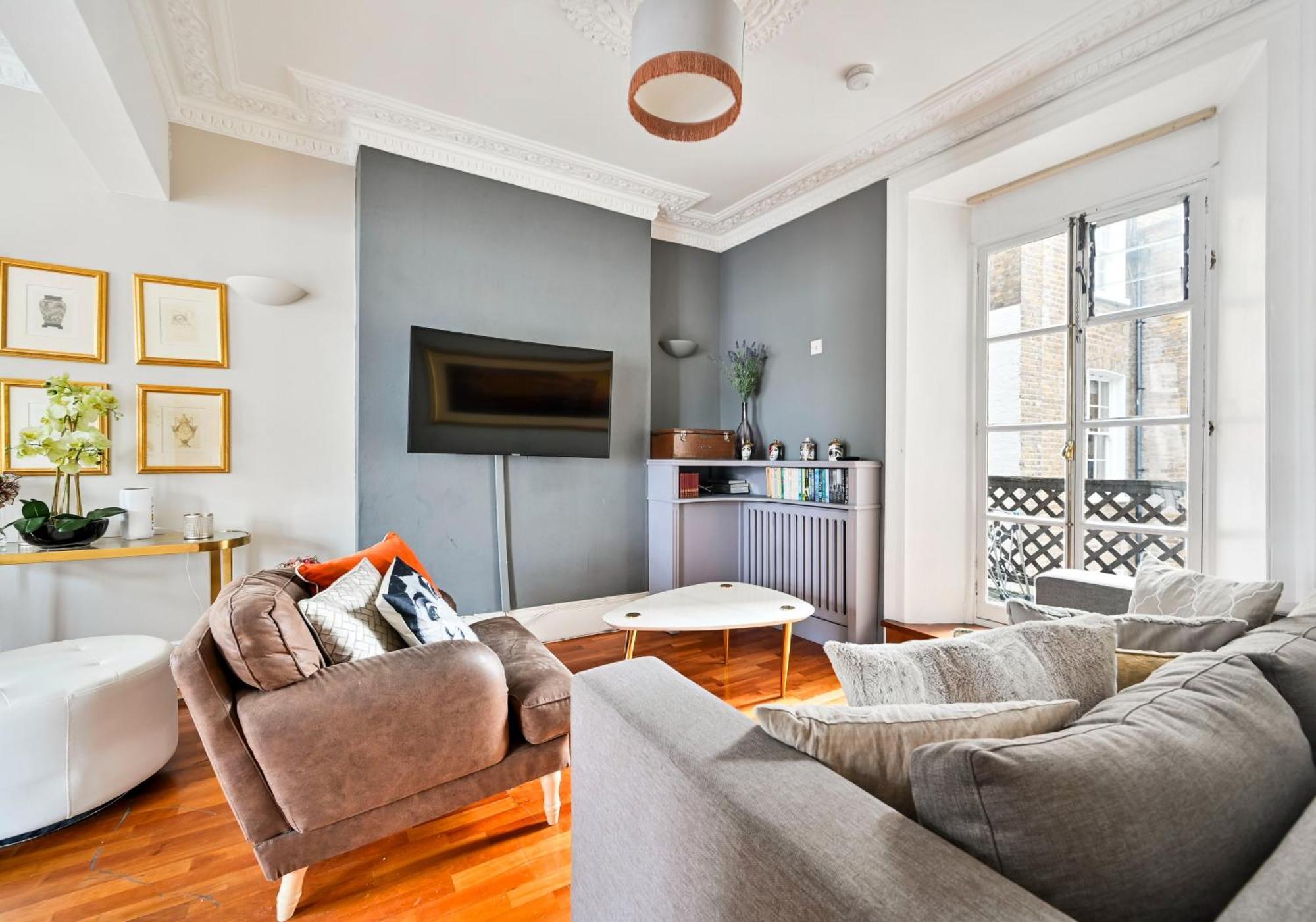 Classic Knightsbridge Townhouse *
