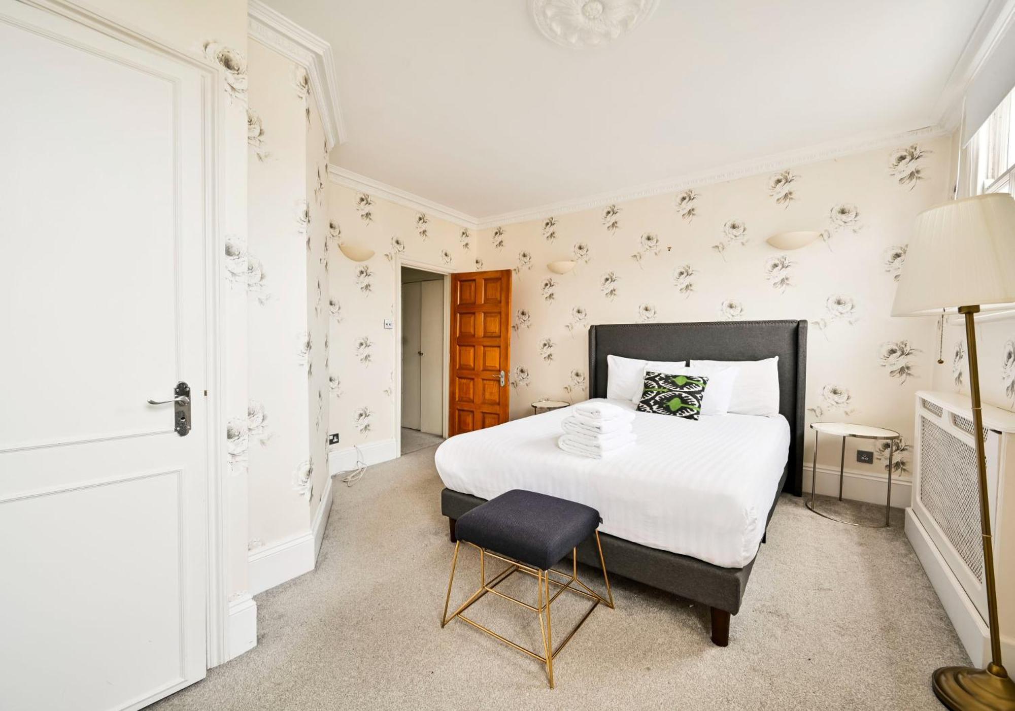 Classic Knightsbridge Townhouse London
